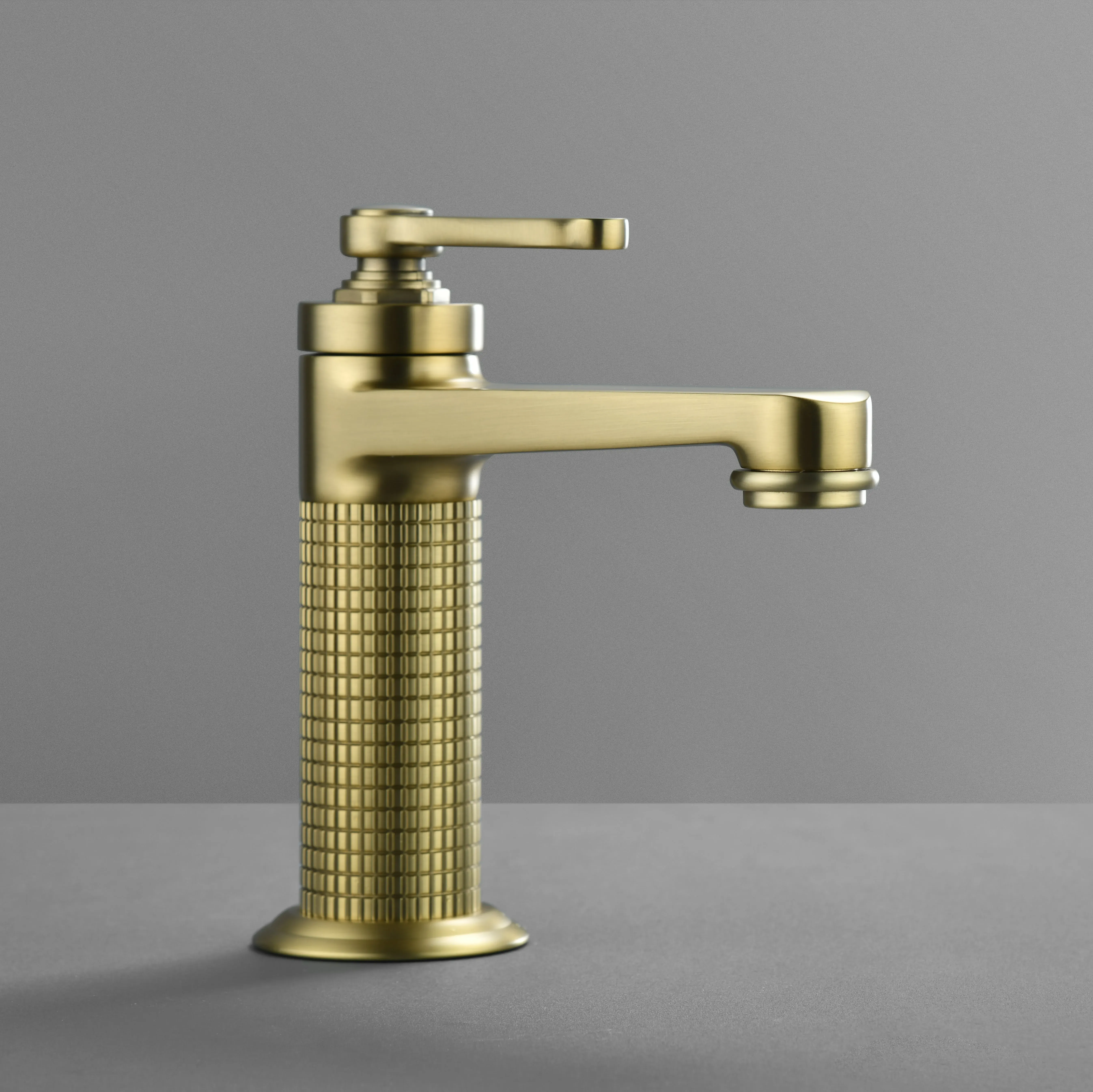 Mitigeur lavabo cannelé, Doré brossé, César  