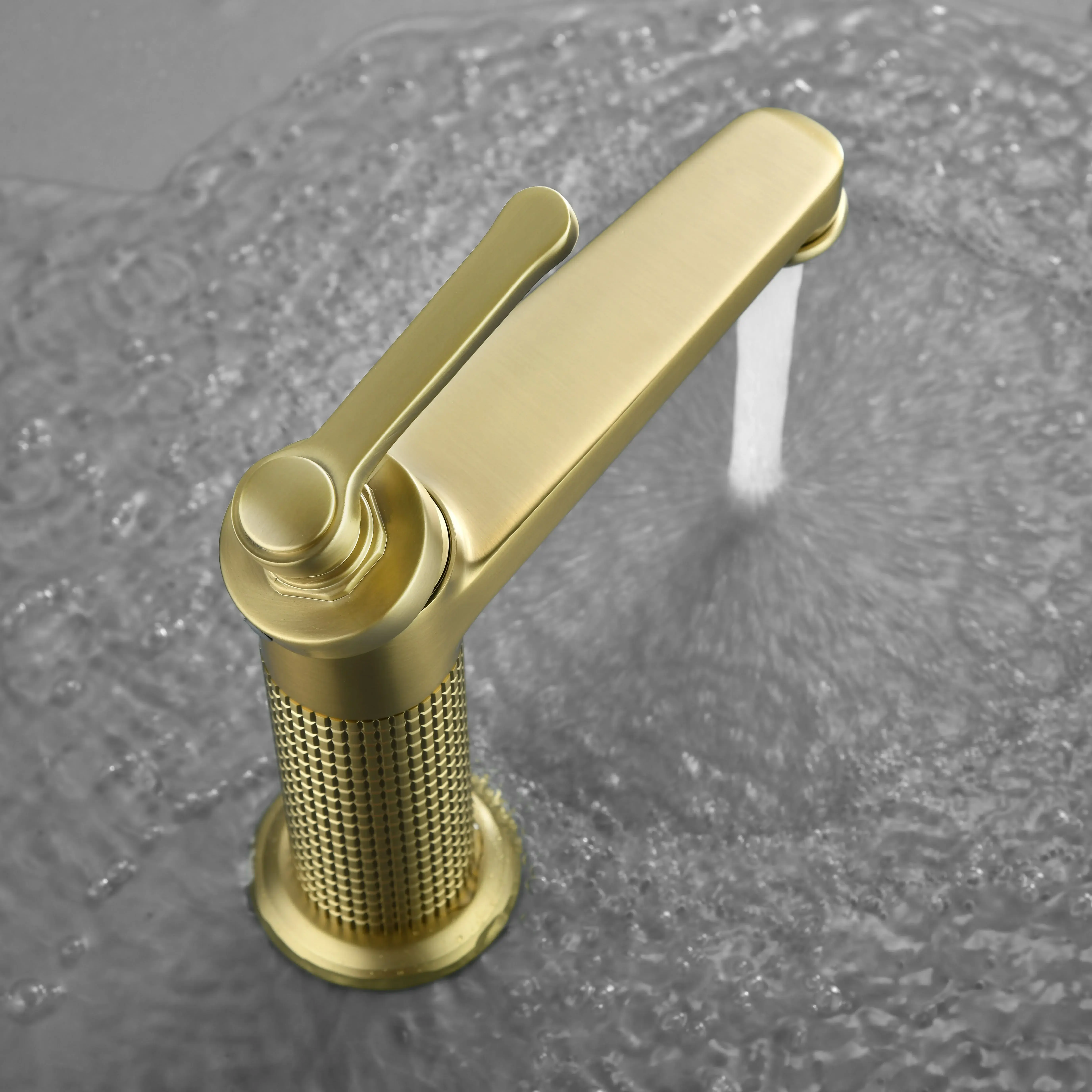 Mitigeur lavabo cannelé, Doré brossé, César  
