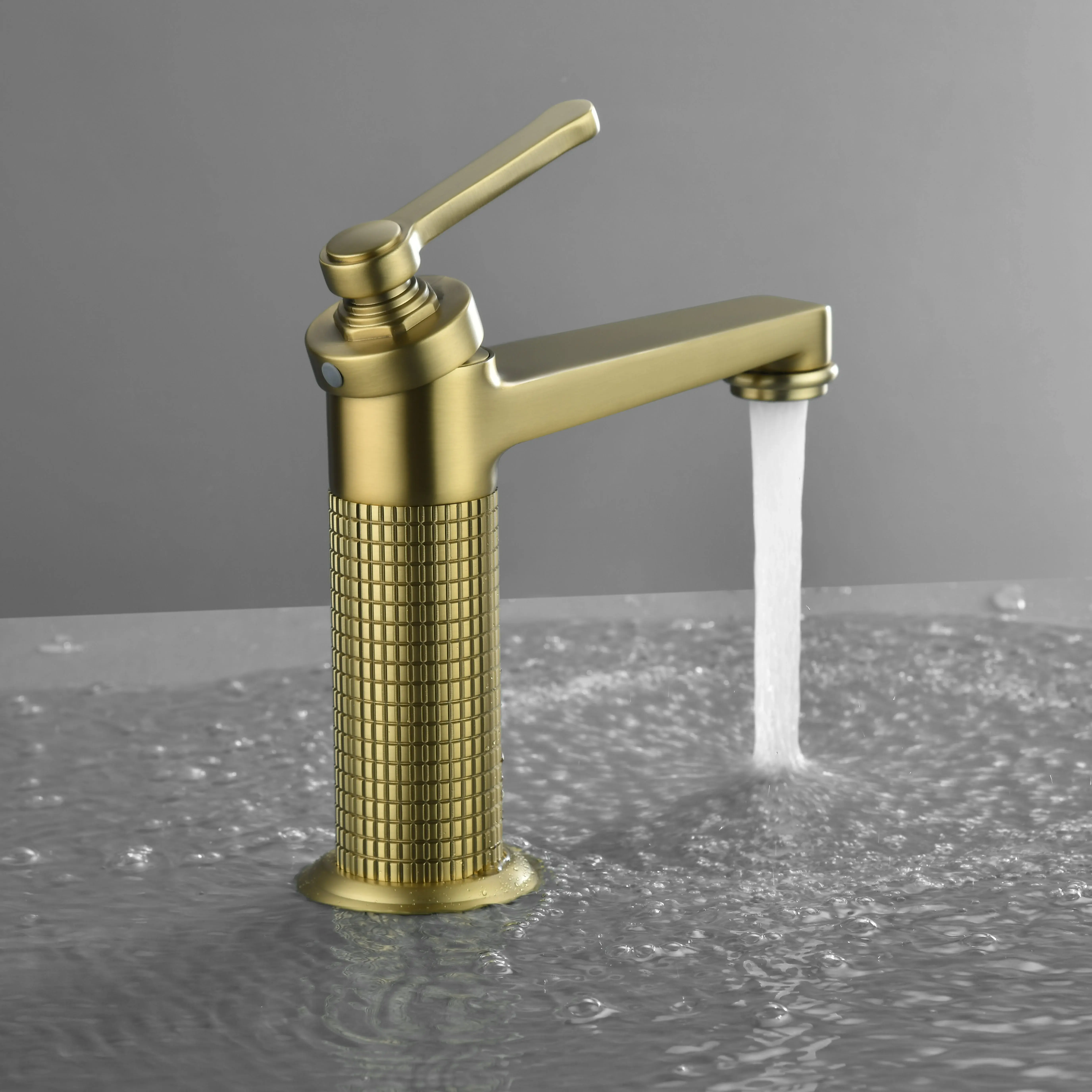 Mitigeur lavabo cannelé, Doré brossé, César  