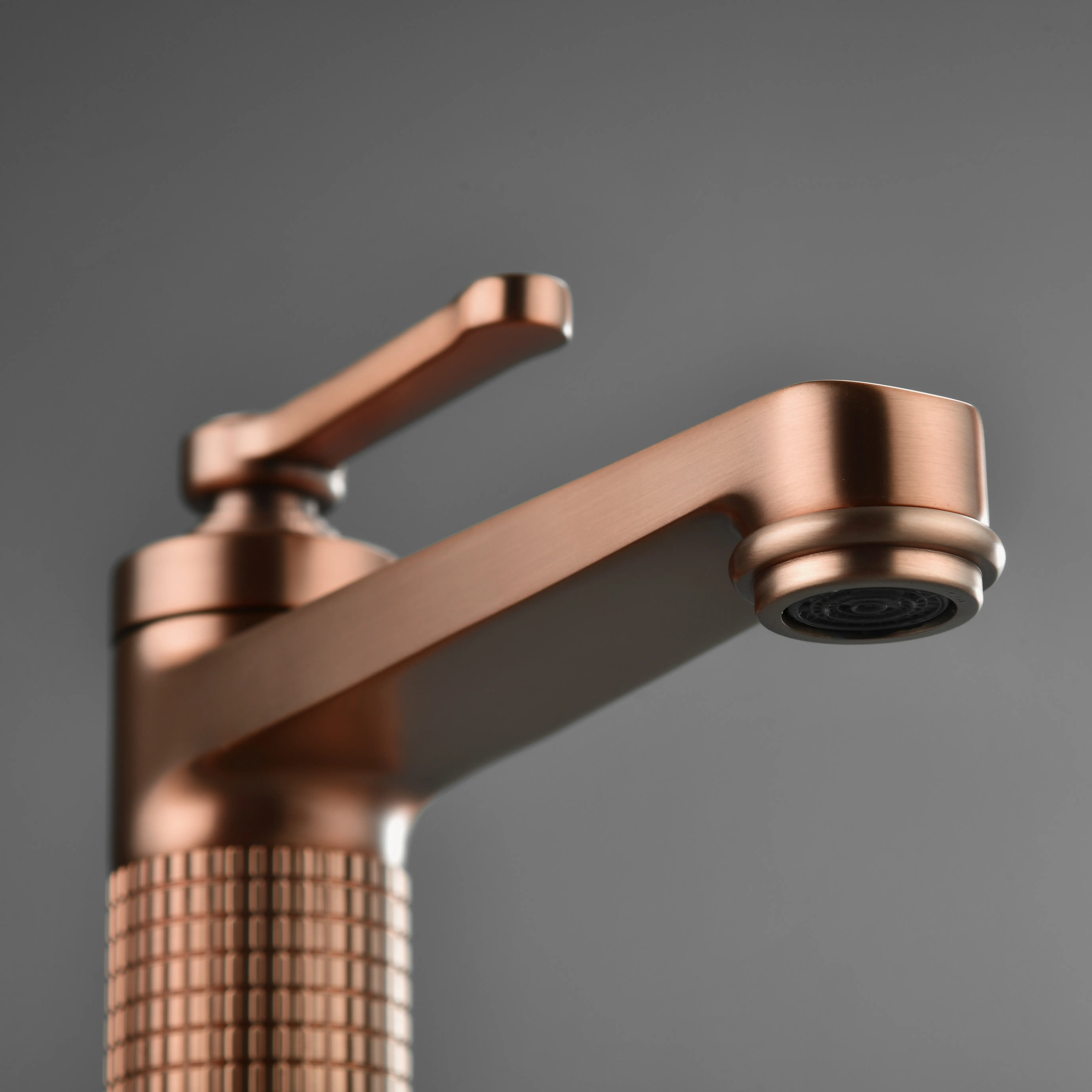 Mitigeur lavabo cannelé, Doré Rose brossé, César  