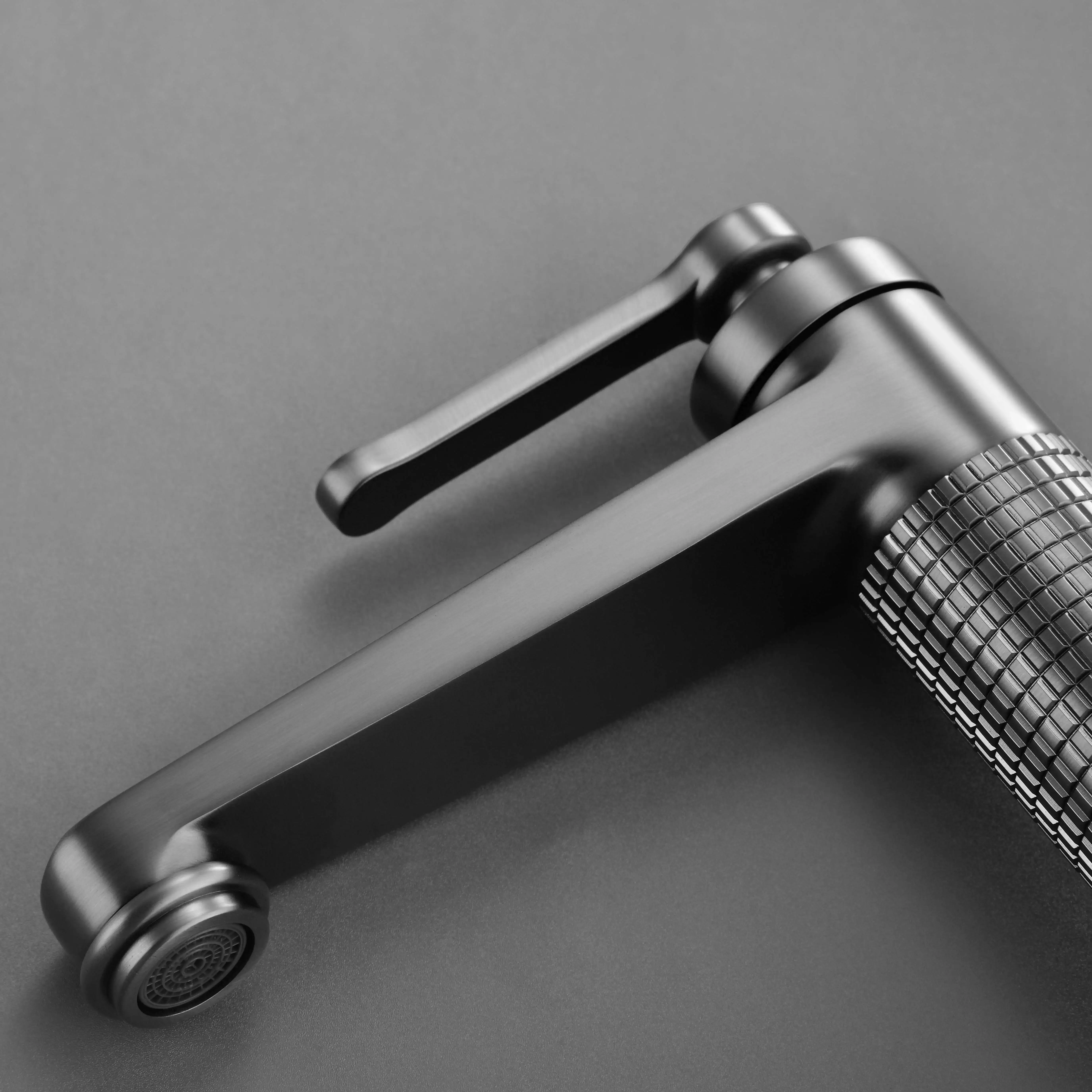 Mitigeur lavabo cannelé, Gun métal, César