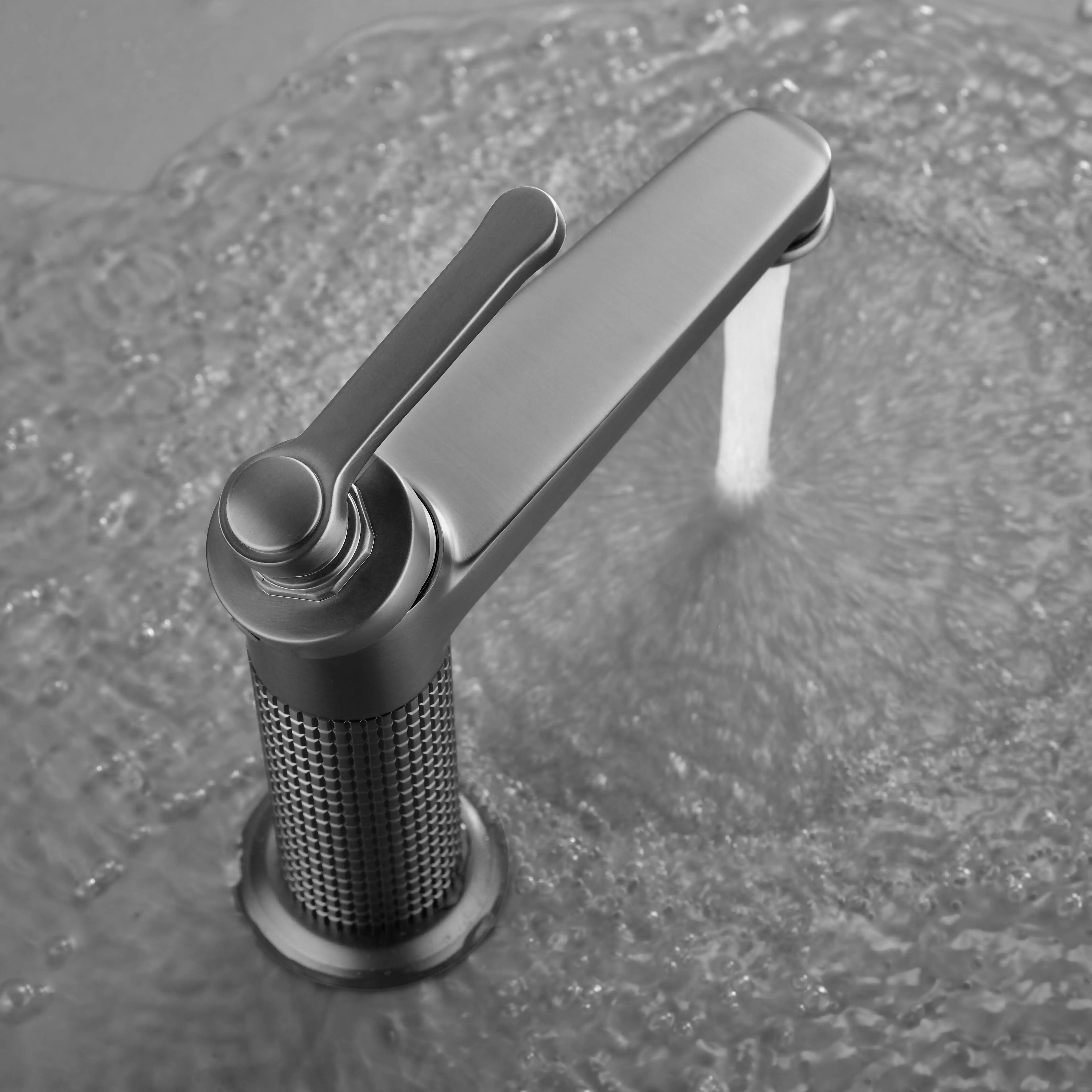 Mitigeur lavabo cannelé, Gun métal, César