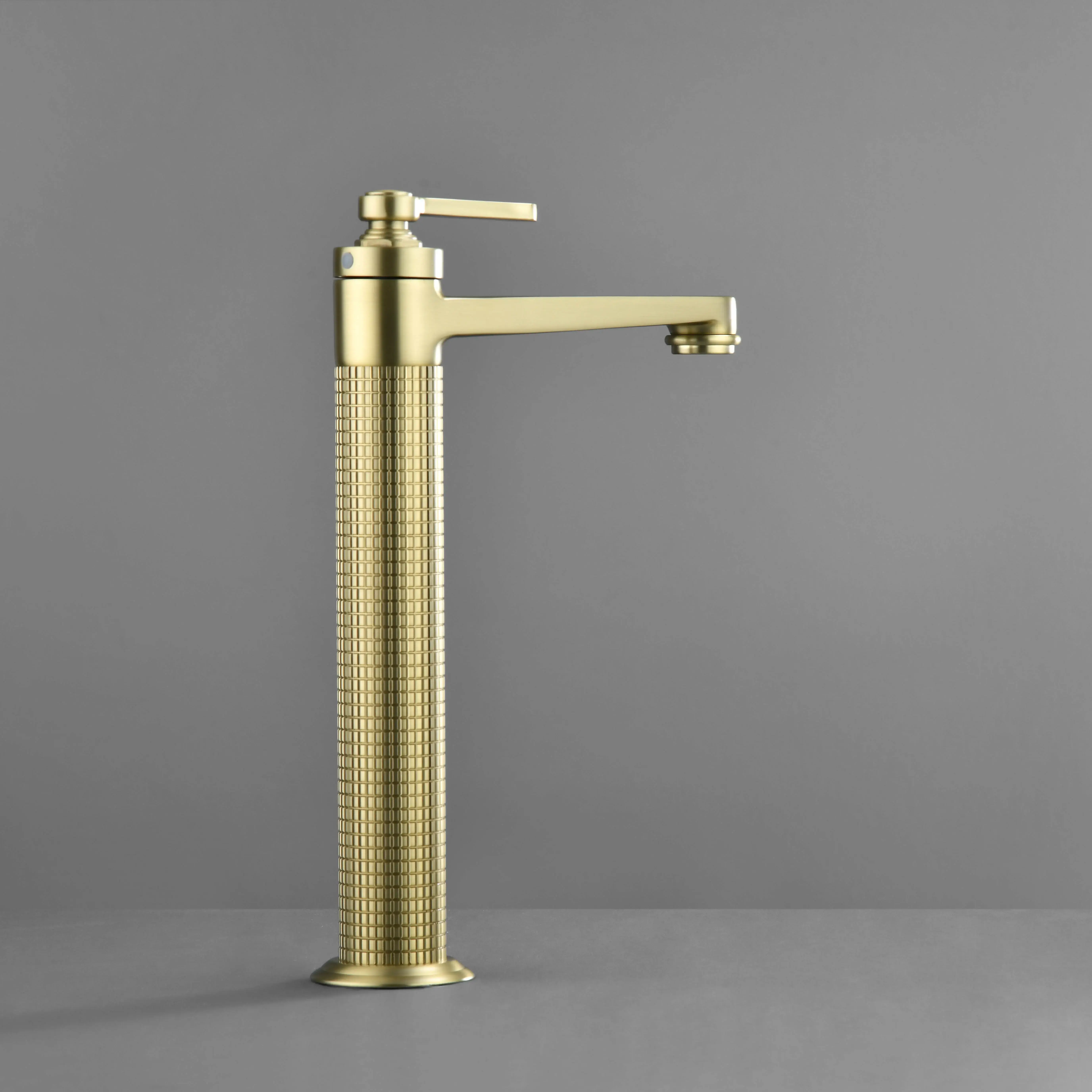 Mitigeur lavabo surélevé cannelé, Doré brossé, César   