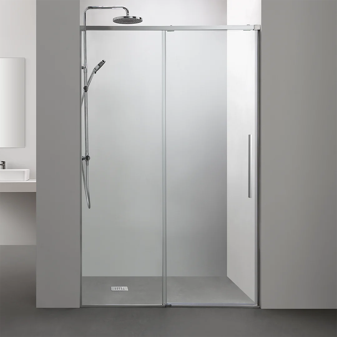 Paroi de douche coulissante chromée brillante, réglable de 95 à 180 cm, avec fermeture softclose et verre anticalcaire.