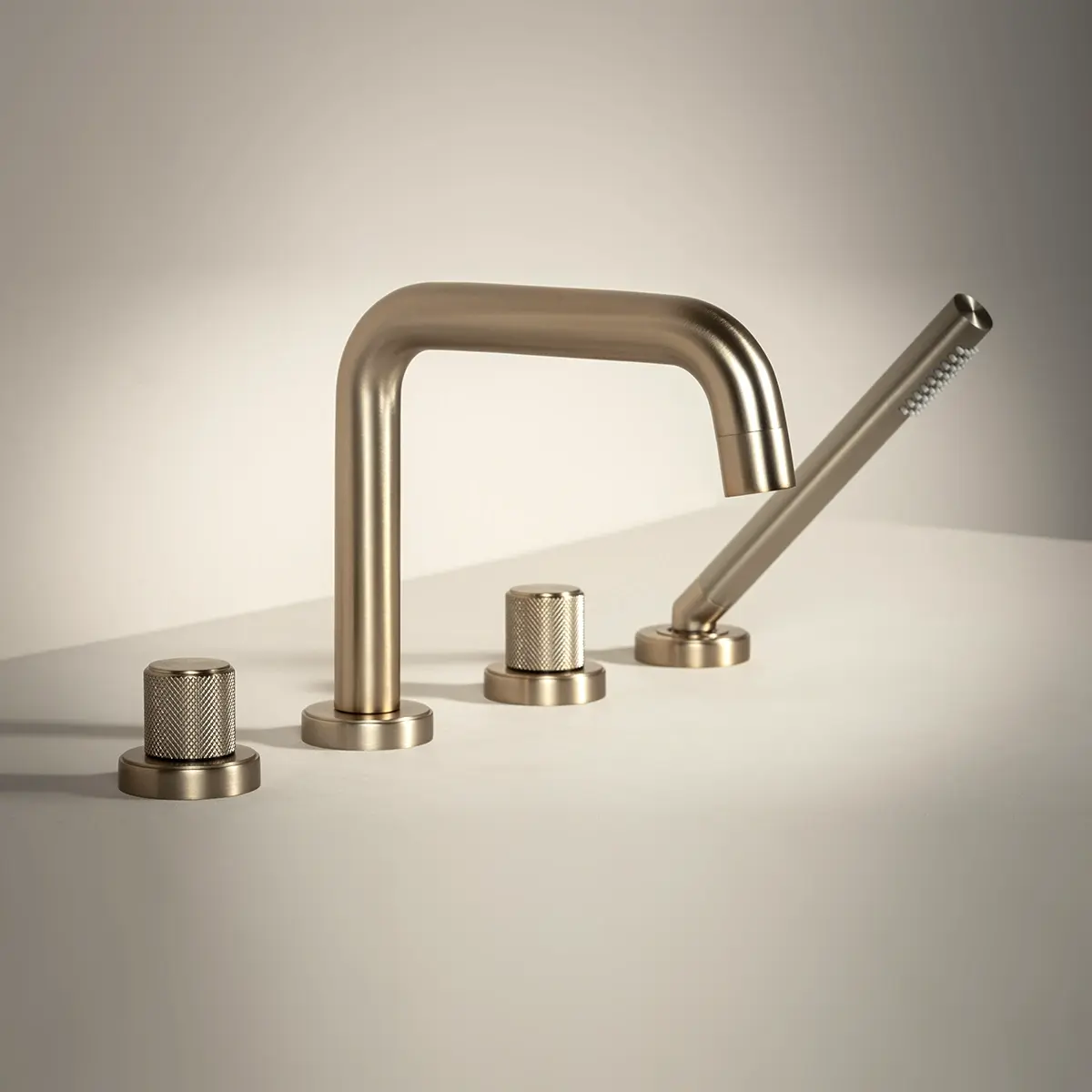 Robinet bain-douche sur gorge Bruma Champagne finition PVD doré mat