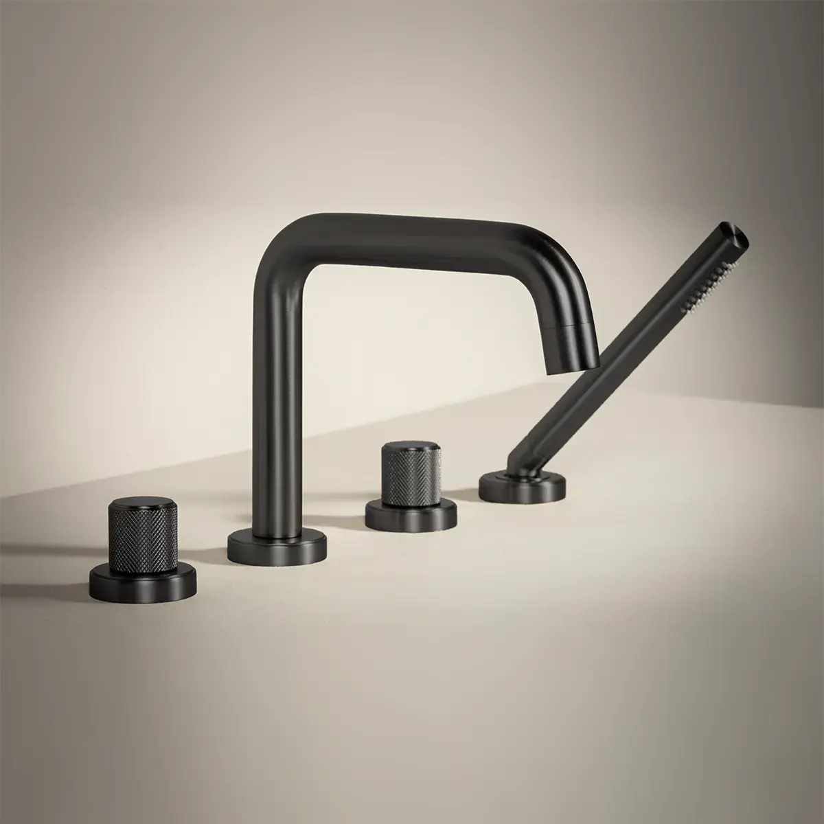 Robinet bain-douche sur plage Bruma Gun métal en PVD