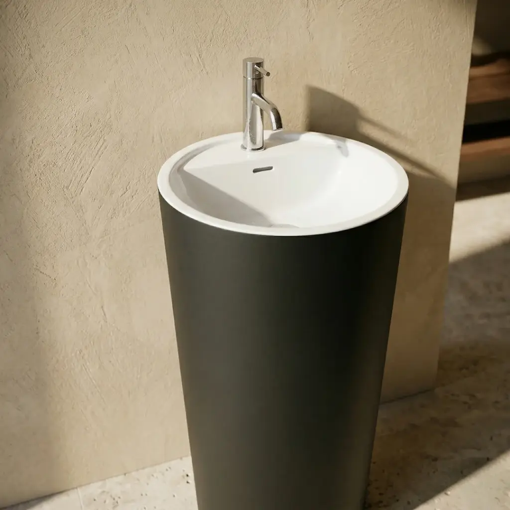 Lavabo totem noir.webp