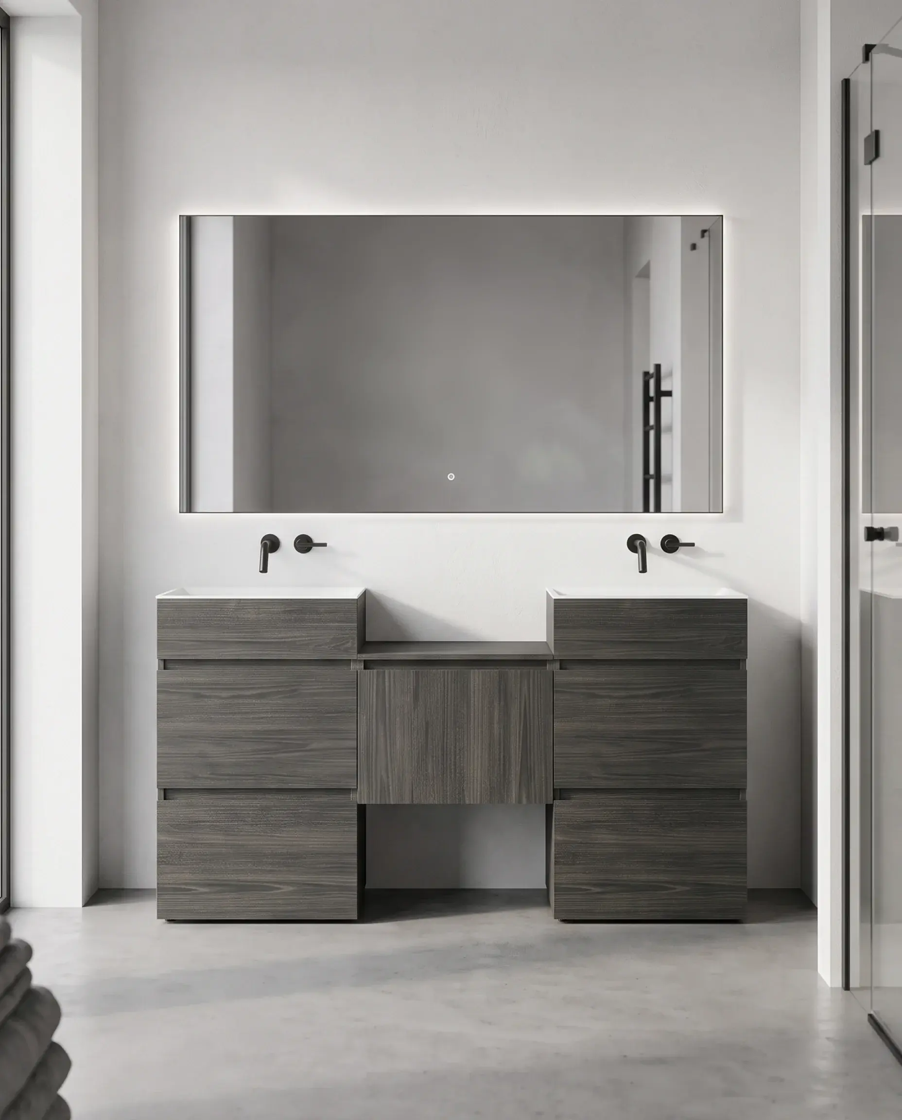 Ensemble majestueux de salle de bain composé d’un meuble cannelé en bois gris de 280x55 cm, surmonté d’un plan en marbre véritable blanc Carrare. Deux vasques à poser en marbre assorti (50x30 cm chacune) offrent une double fonctionnalité dans un équilibre parfait. Le miroir LED 100x200 cm encadré de bois gris prolonge la ligne du meuble dans un style élégant et contemporain.