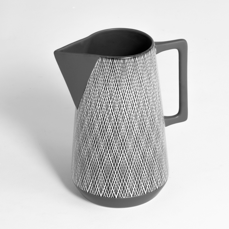 Carafe en céramique décorée, Noir