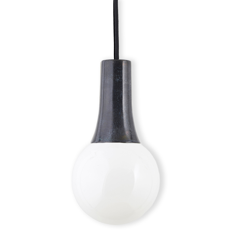 Suspension design noir avec ampoule ronde blanche