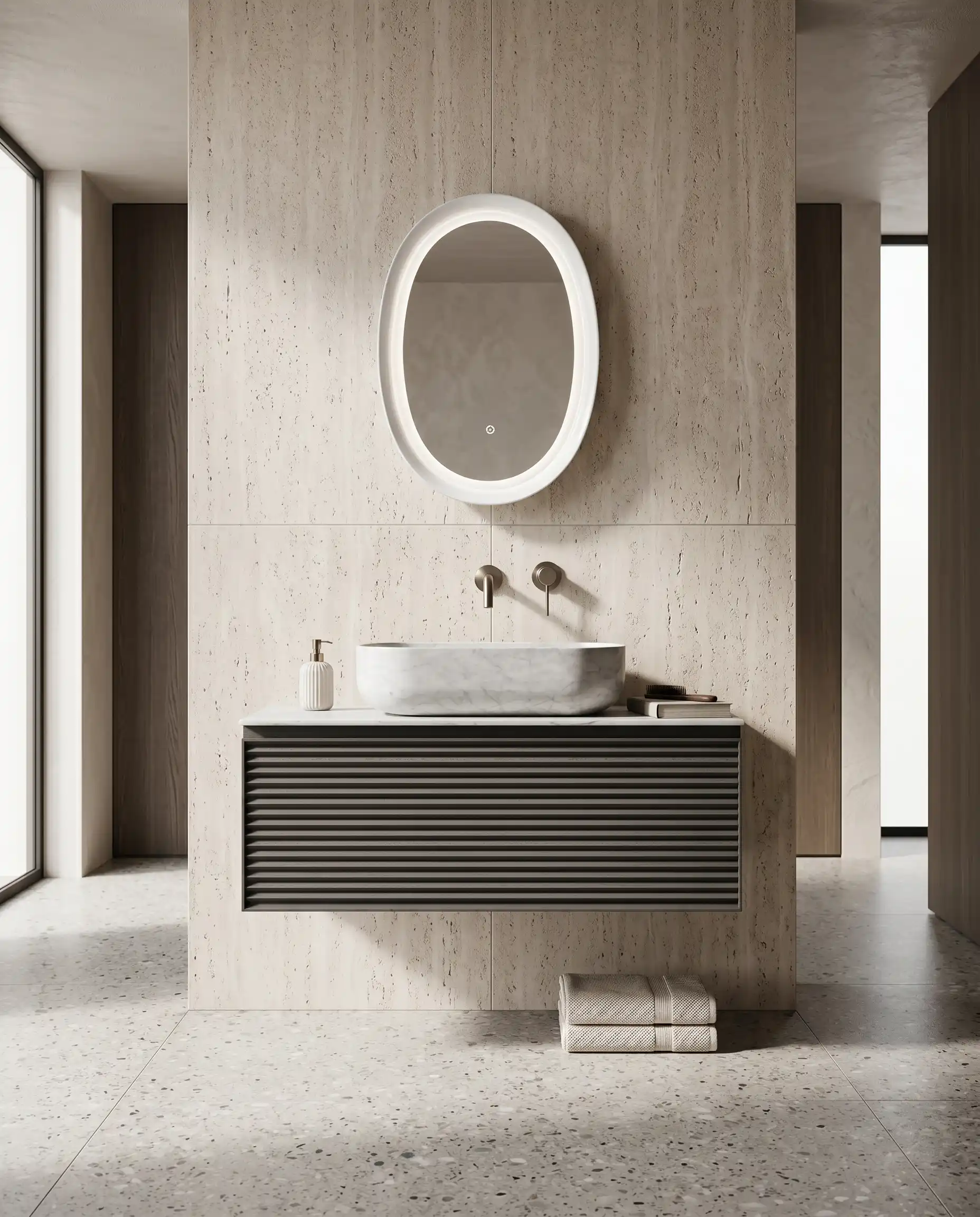 Meuble de salle de bain suspendu Etto 105 cm avec façade striée horizontalement, plan en marbre blanc de Carrare et vasque à poser centrée