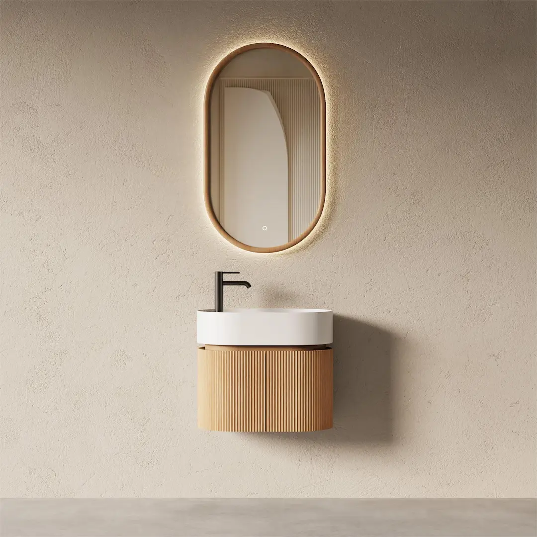 Meuble lave-mains oblong Omnia 60cm en chêne naturel avec vasque blanche et façades cannelées.