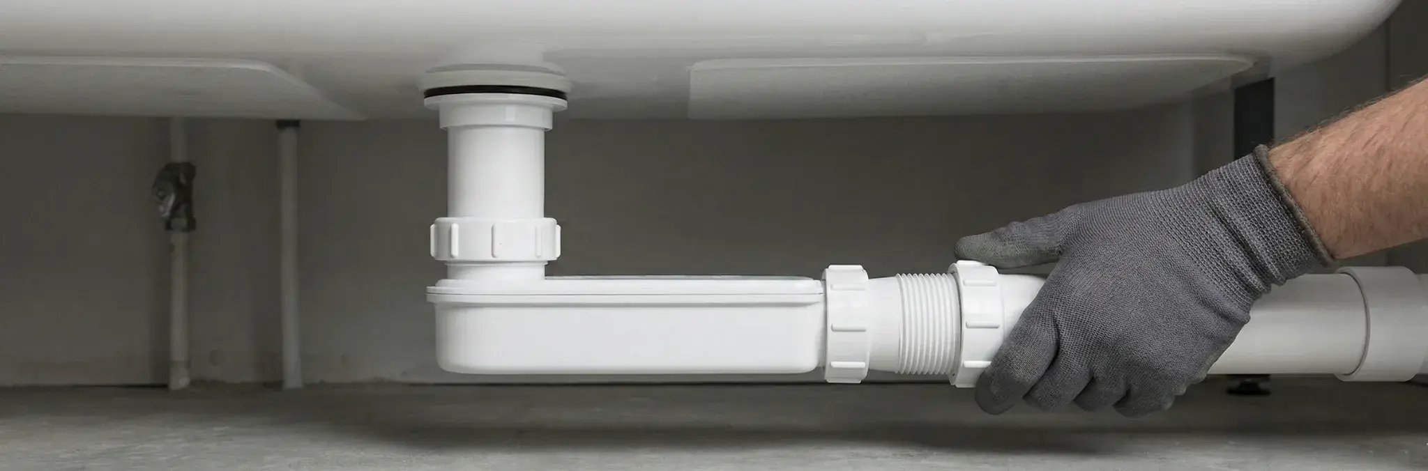 Comment démonter un siphon plat de baignoire