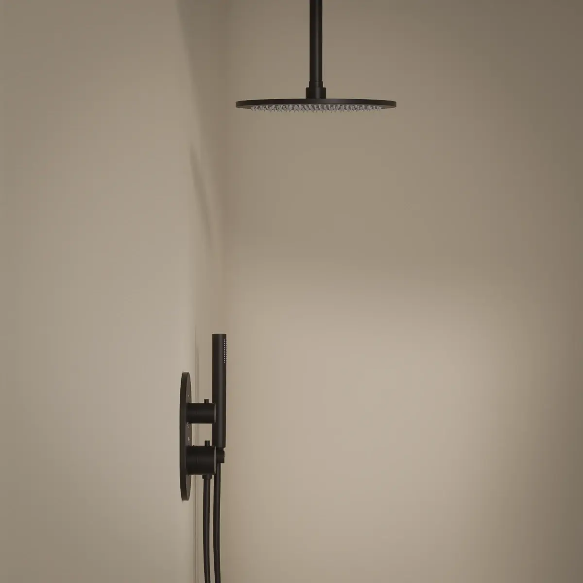 Composition mitigeur de douche thermostatique encastré noir brossé PVD, bras plafond, Châtelet 