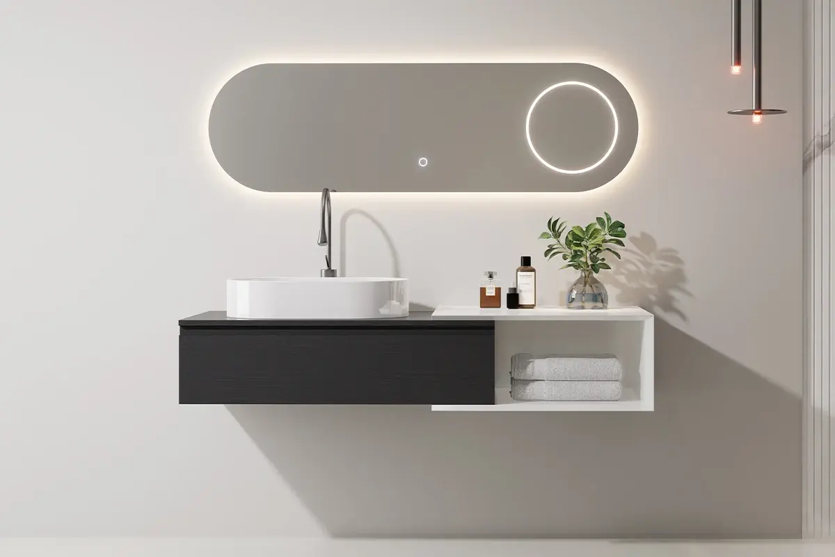 Ensemble meuble vasque 90 cm Streich en bois noir avec vasque à poser blanche, module ajustable Carrara brillant et miroir LED ovale 140x45 cm – design moderne et contrasté