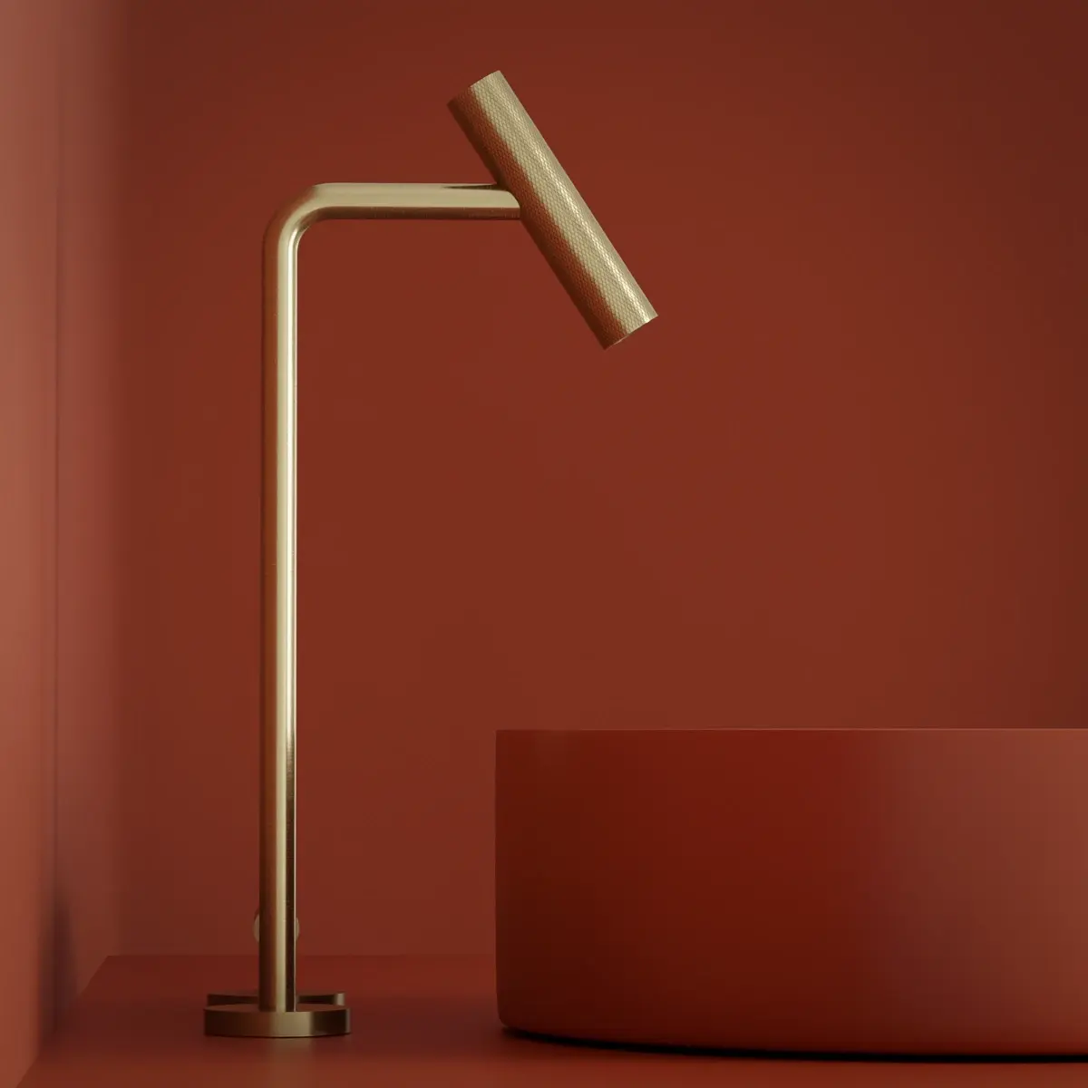 Mitigeur lavabo 2 trous hauteur surélevée doré brossé Honfleur - design élancé avec bec cylindrique allongé et texture moletée distinctive, idéal pour vasques posées, finition en laiton doré brossé alliant modernité et élégance artisanale