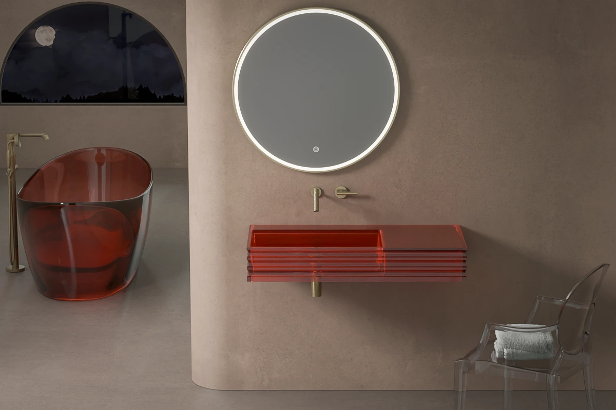 Plan vasque suspendu rouge en verre transparent, structure rectangulaire avec vasque intégrée, robinet mural noir.