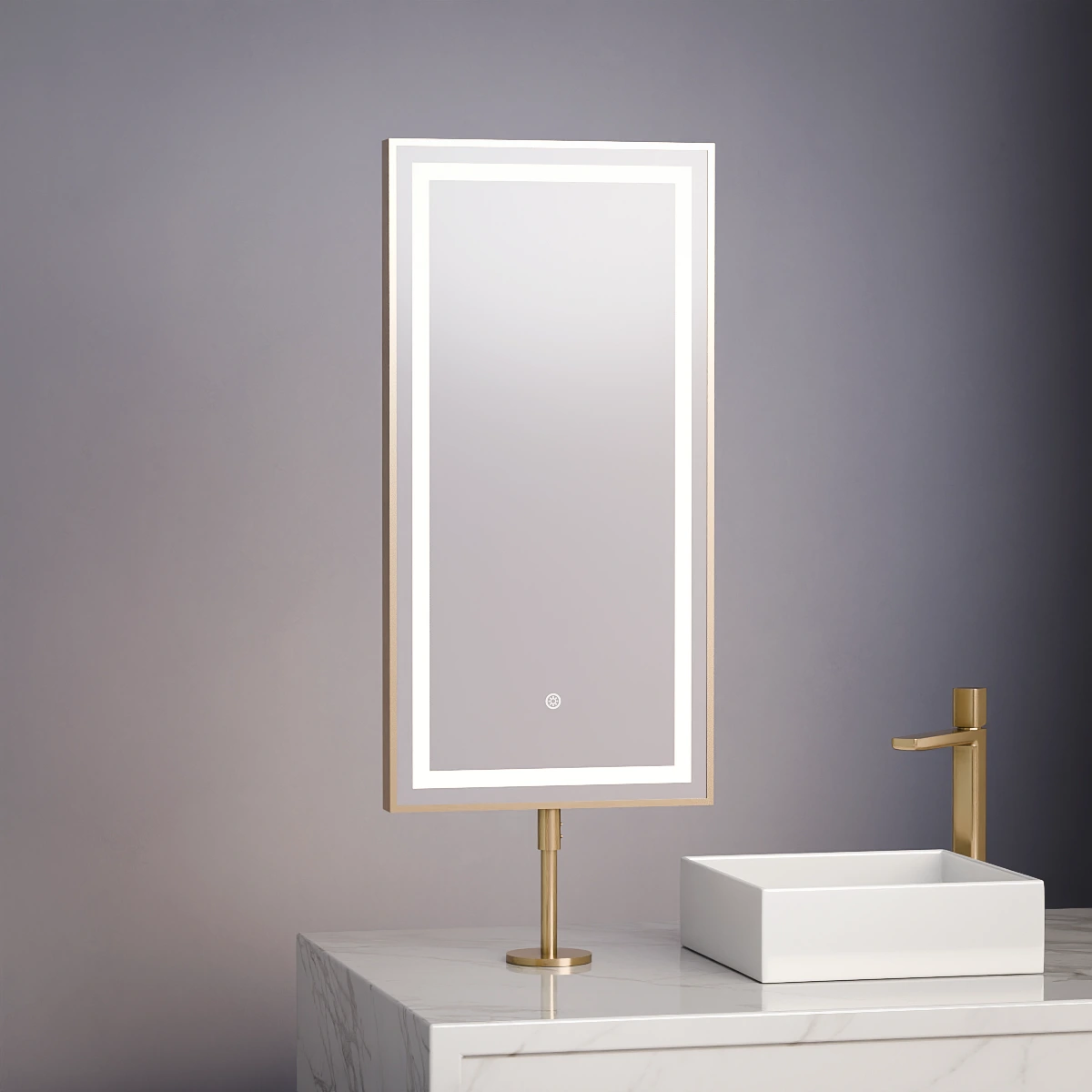Miroir Chatelet LED 40x80 cm doré brossé avec système anti-buée, fixation sur plan avec tube réglable 40 cm, devant vasque haut de gamme