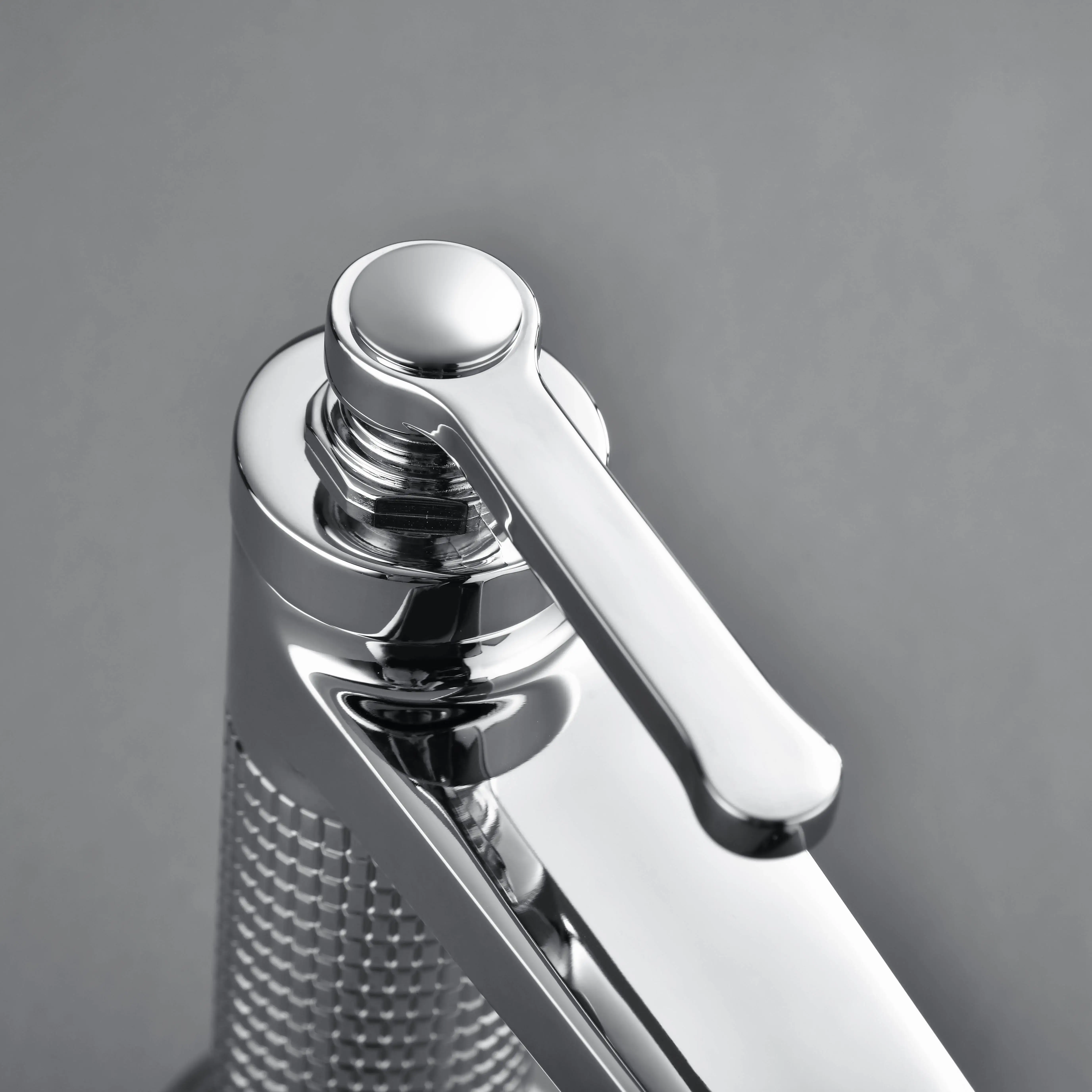Mitigeur lavabo cannelé, Chrome, César 