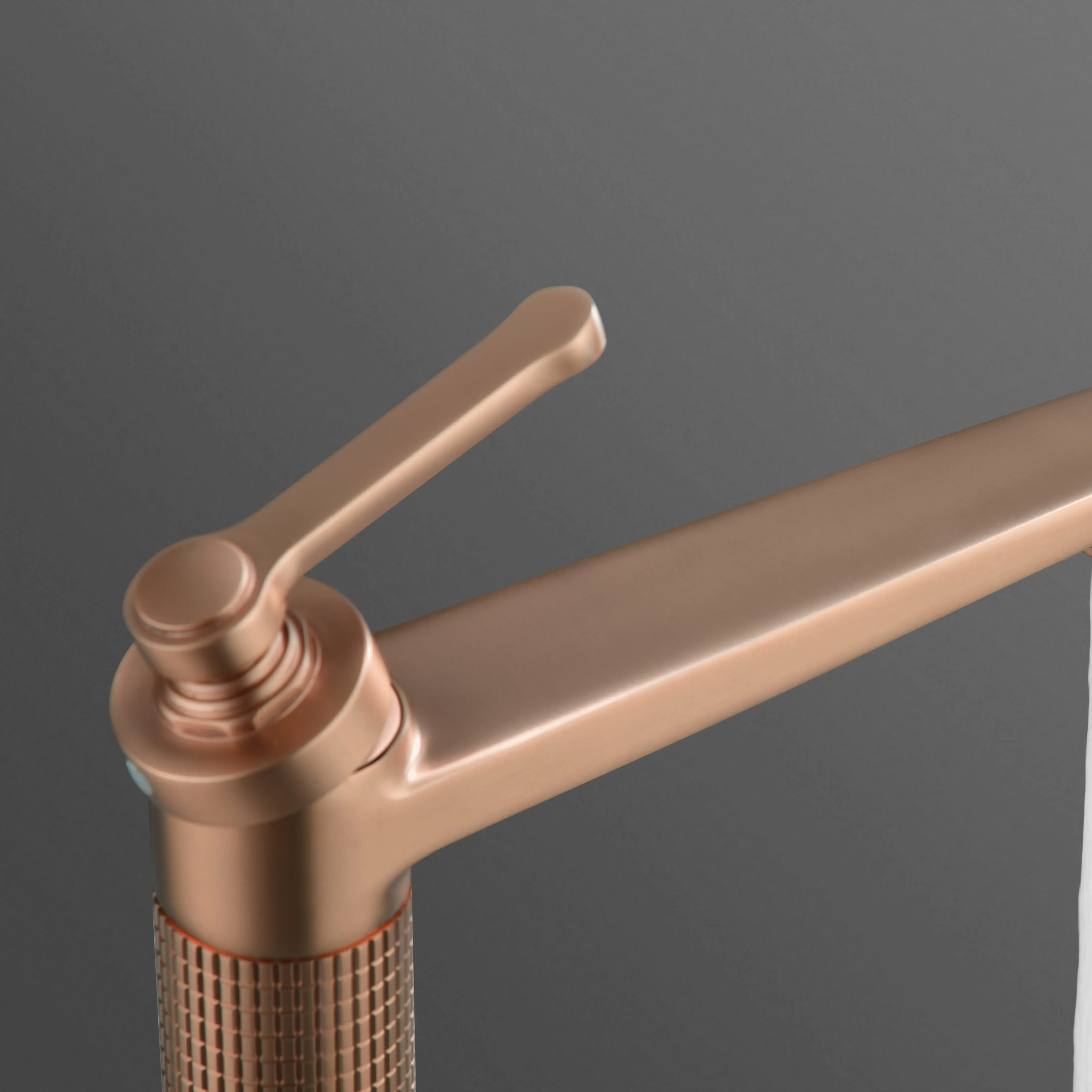 Mitigeur lavabo surélevé cannelé, Doré Rose brossé, César   