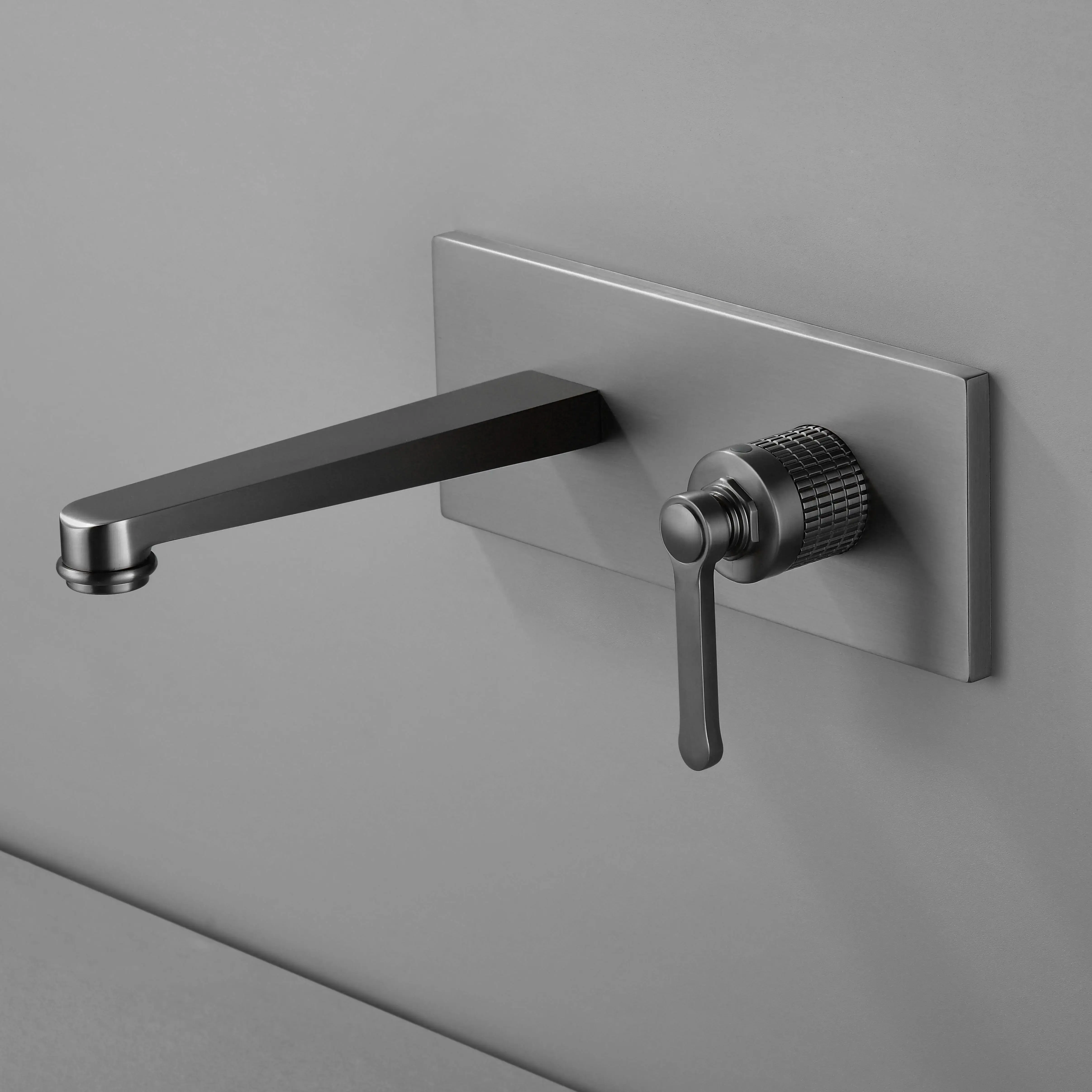 Mitigeur lavabo mural encastré cannelé César en gun métal, finition élégante, poignée texturée et silhouette minimaliste, parfait pour une salle de bain design.