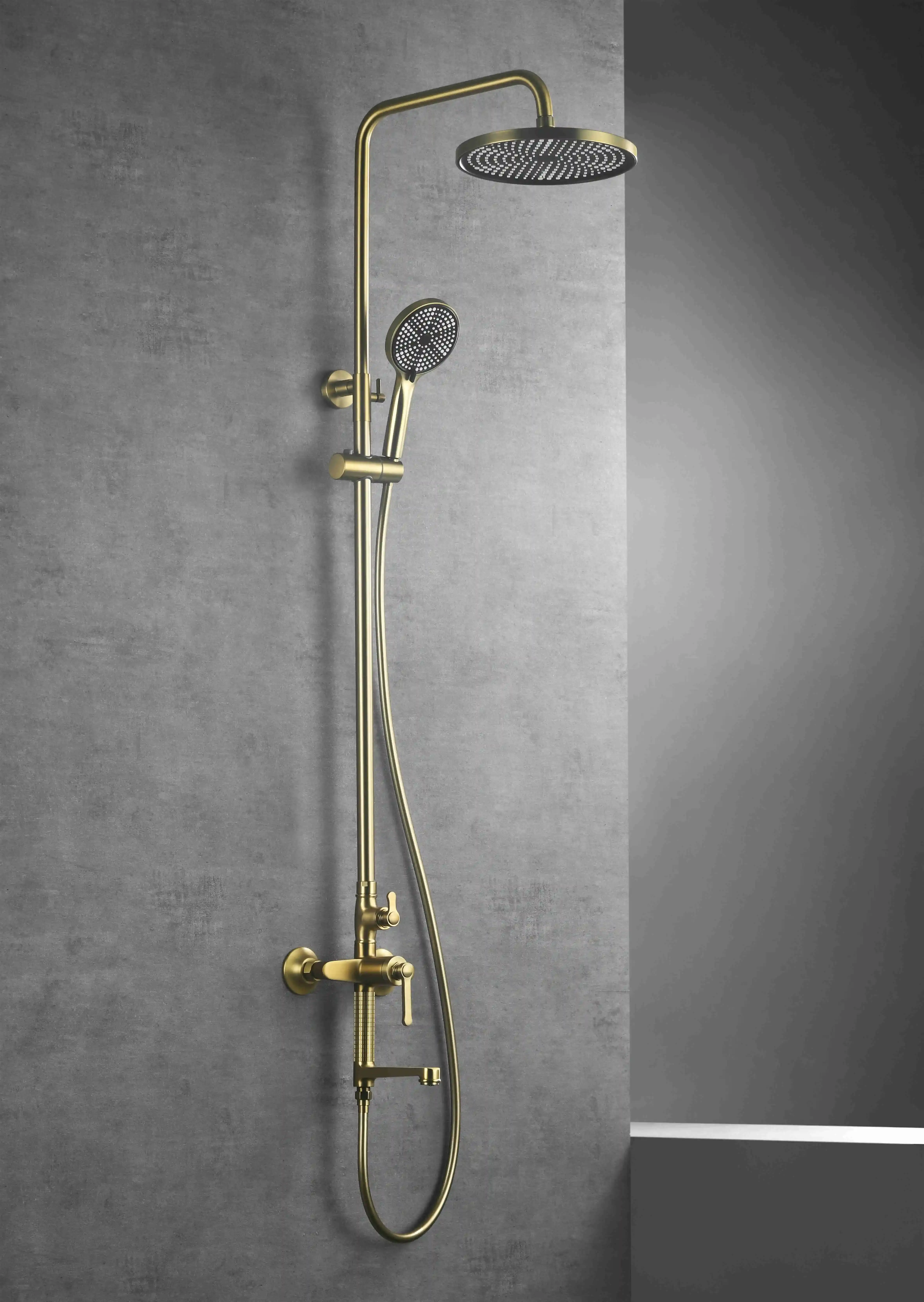 Colonne bain-douche César doré brossé avec corps cannelé et douchette assortie