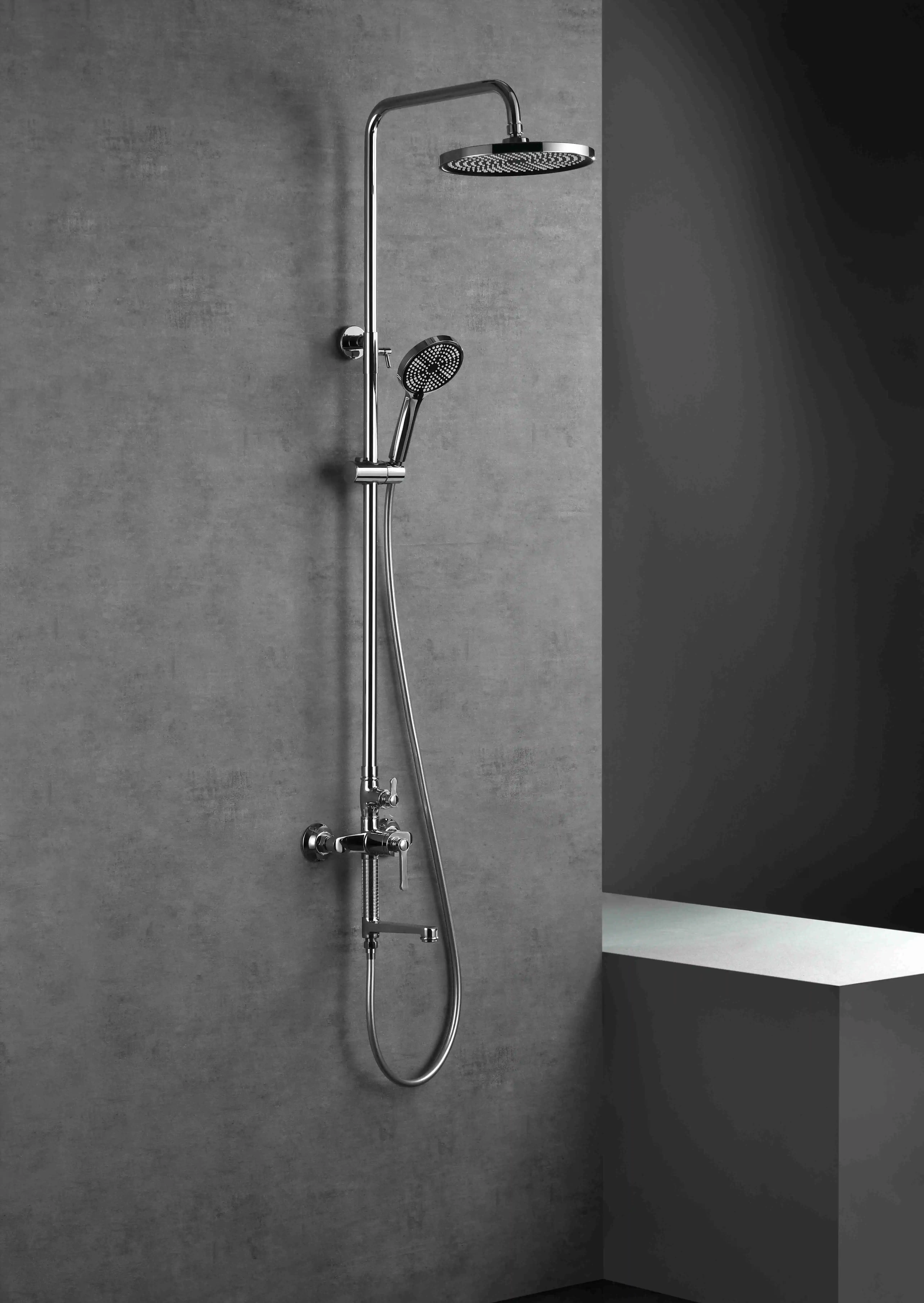 Colonne bain-douche César finition chrome avec texture cannelée et douchette assortie