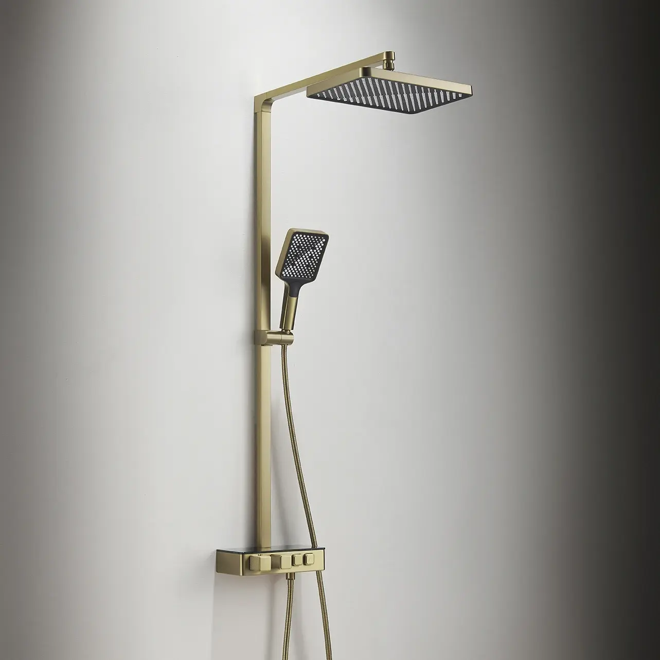 Colonne de douche thermostatique avec manette cannelée finition Champagne élégante dans une salle de bain moderne.