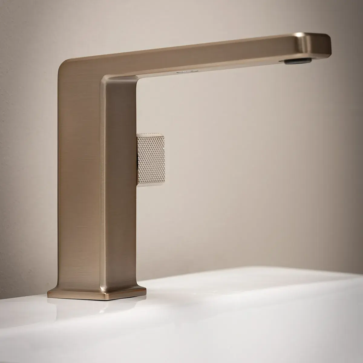 Mitigeur de lavabo manette cannelé, Champagne, Star  
