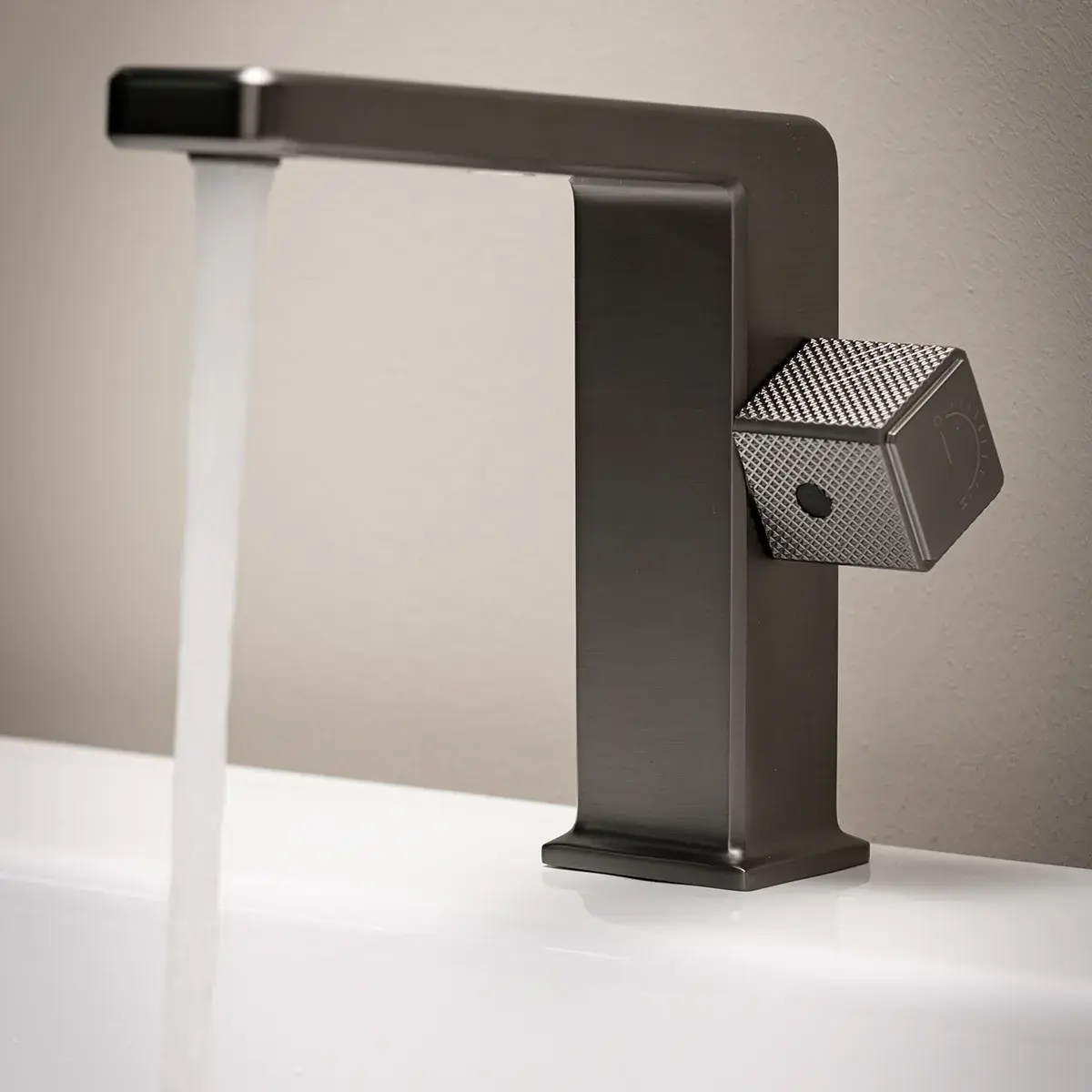 Mitigeur de lavabo manette cannelé, Gun métal, Star 