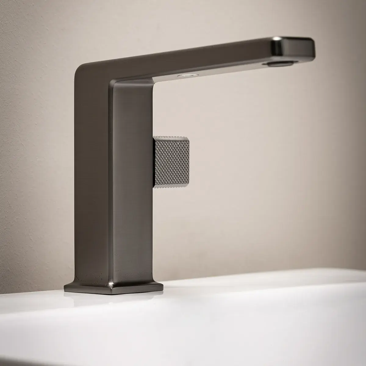 Mitigeur de lavabo manette cannelé, Gun métal, Star 
