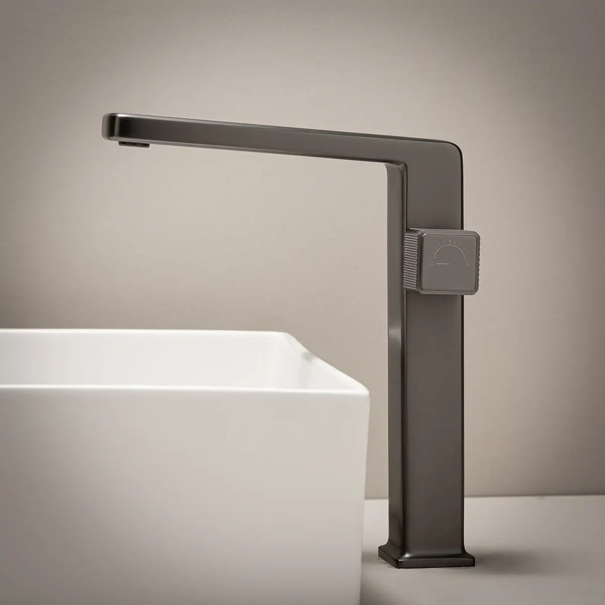 Mitigeur de lavabo manette cannelé, Surélevé, Gun métal, Star 