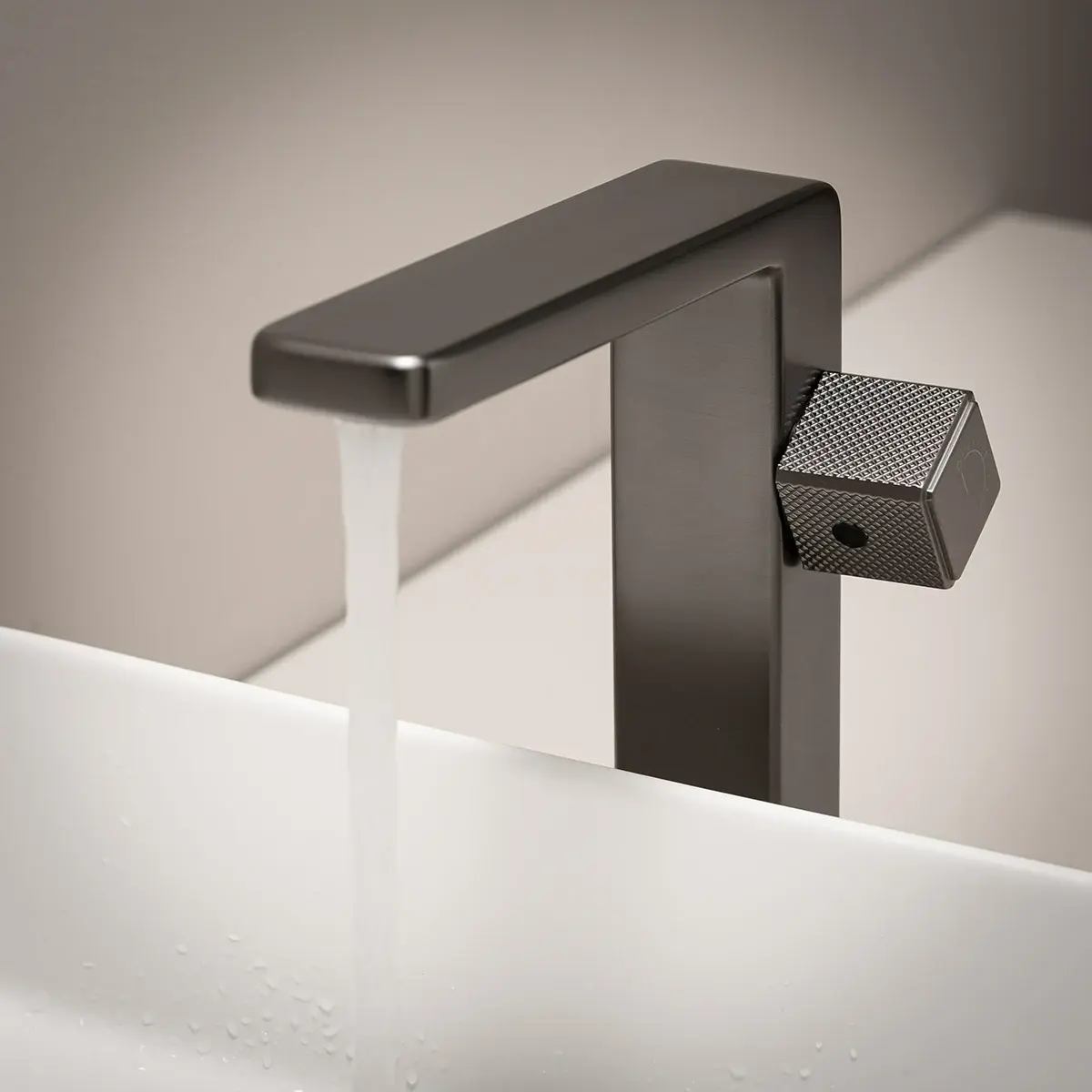 Mitigeur de lavabo manette cannelé, Surélevé, Gun métal, Star 