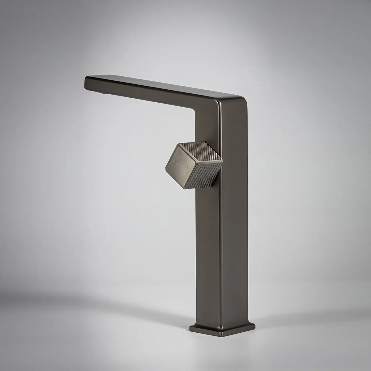Mitigeur de lavabo manette cannelé, Surélevé, Gun métal, Star 