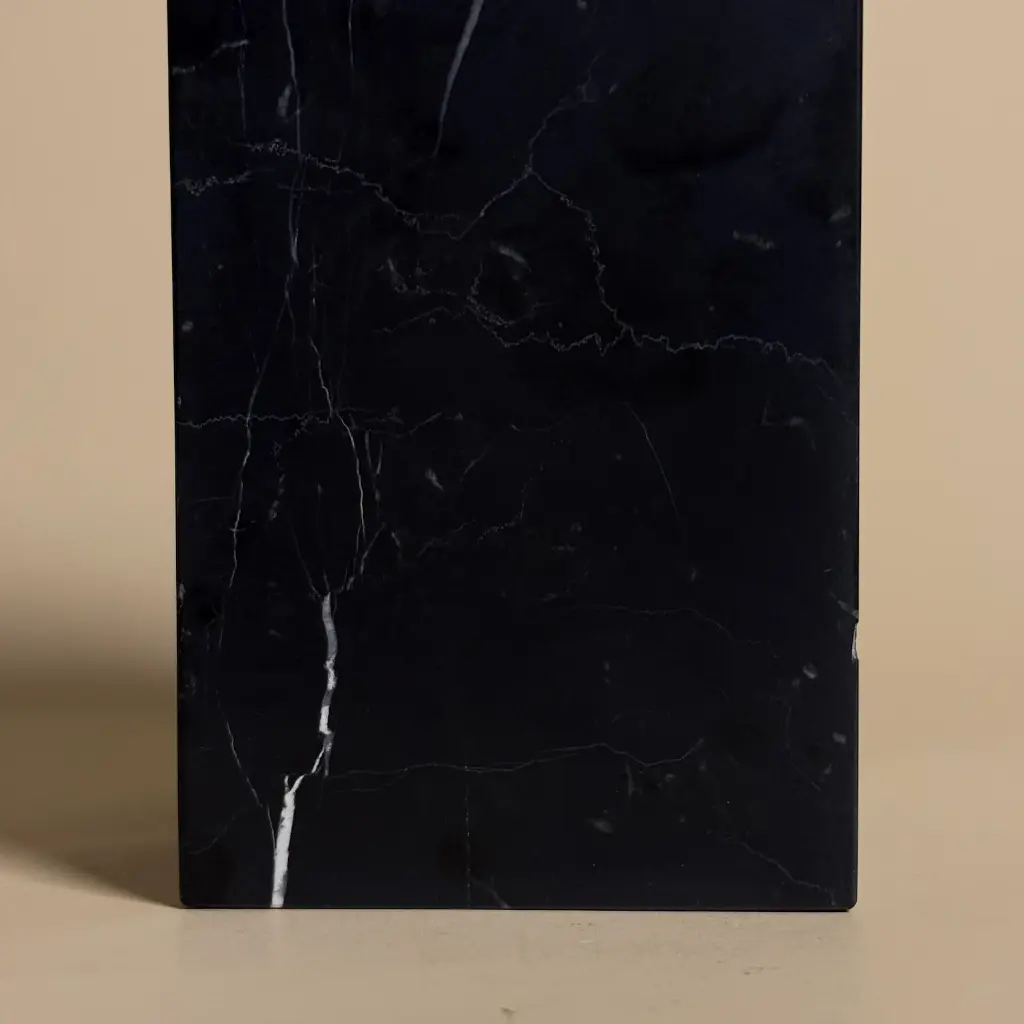 pot-a-poser-carre-detail-marbre-nero-marquina-petra-masalledebain.webp