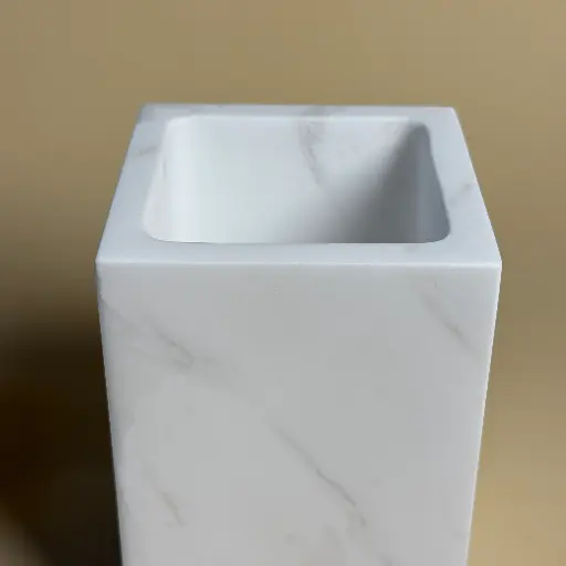 pot-a-poser-carre-interieur-marbre-blanc-petra-masalledebain.webp