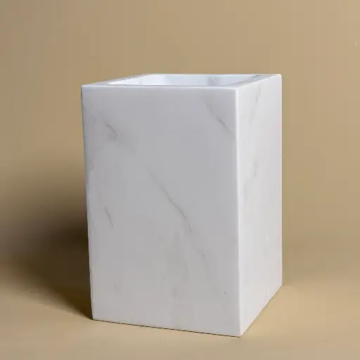 pot-a-poser-carre-perspective-marbre-blanc-petra-masalledebain.webp