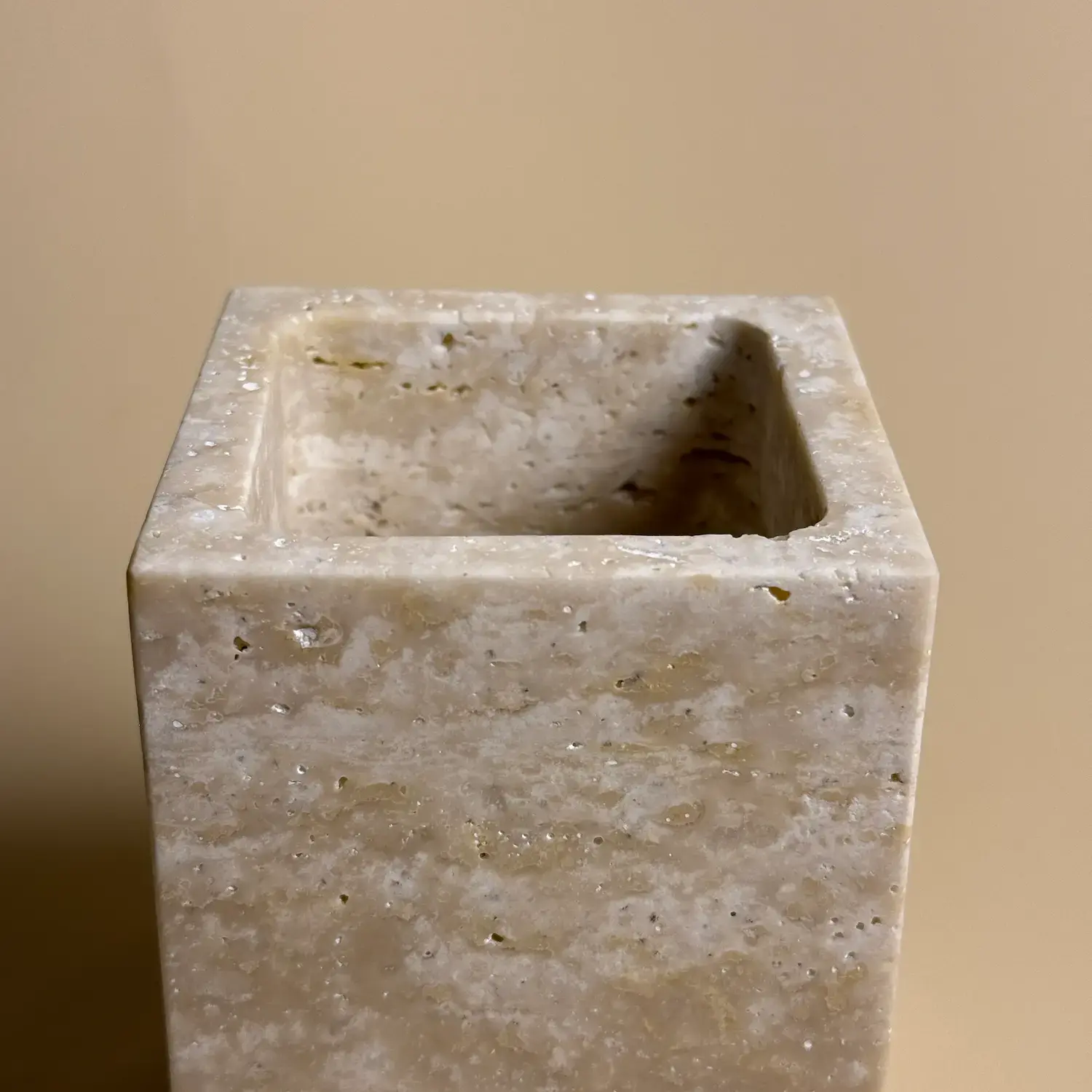 Pot à poser carré, véritable travertin beige, Petra   