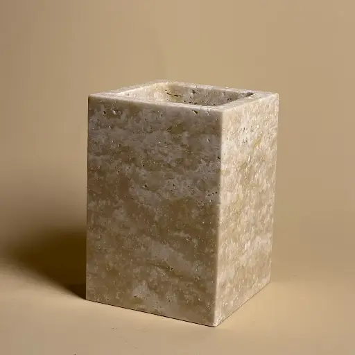 pot-a-poser-carre-perspective-travertin-beige-petra-masalledebain.webp