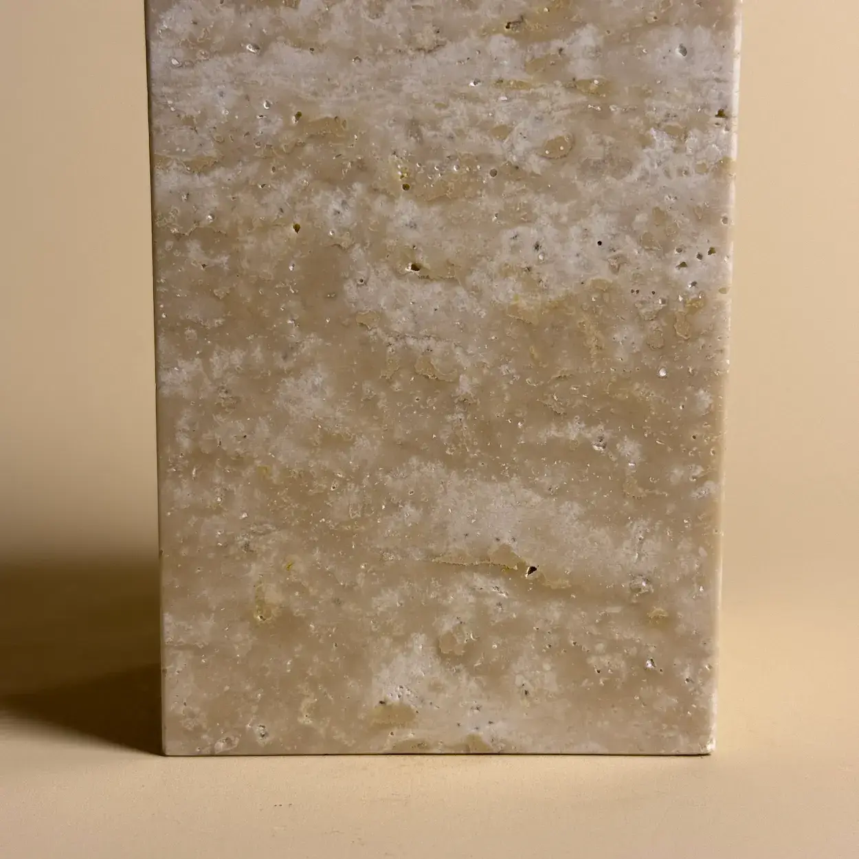 Pot à poser carré, véritable travertin beige, Petra   