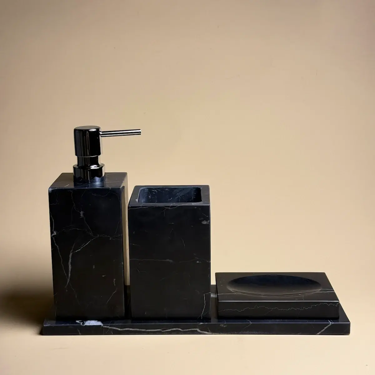 Ensemble d'accessoires Salle de Bain Carré, Petra, Marbre Nero Marquina, Pompe Chromée