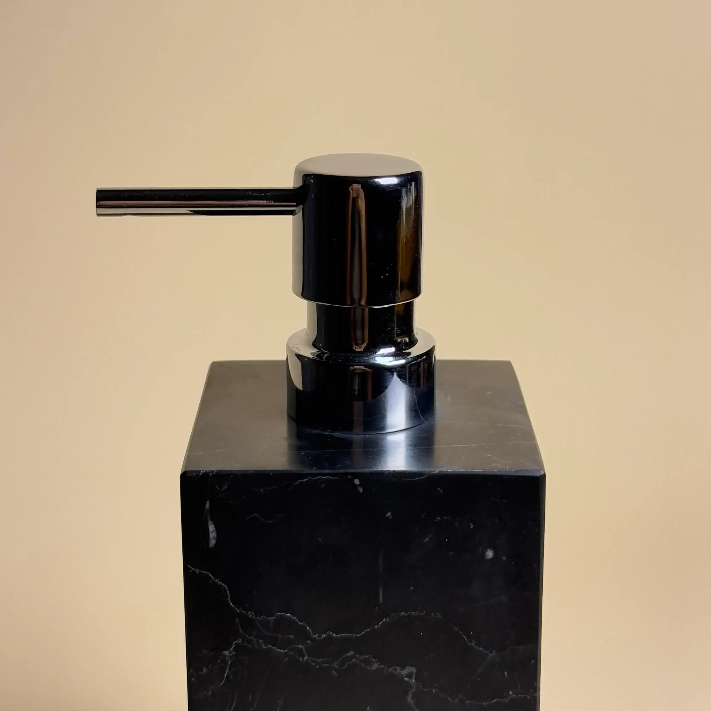 Ensemble d'accessoires Salle de Bain Carré, Petra, Marbre Nero Marquina, Pompe Chromée