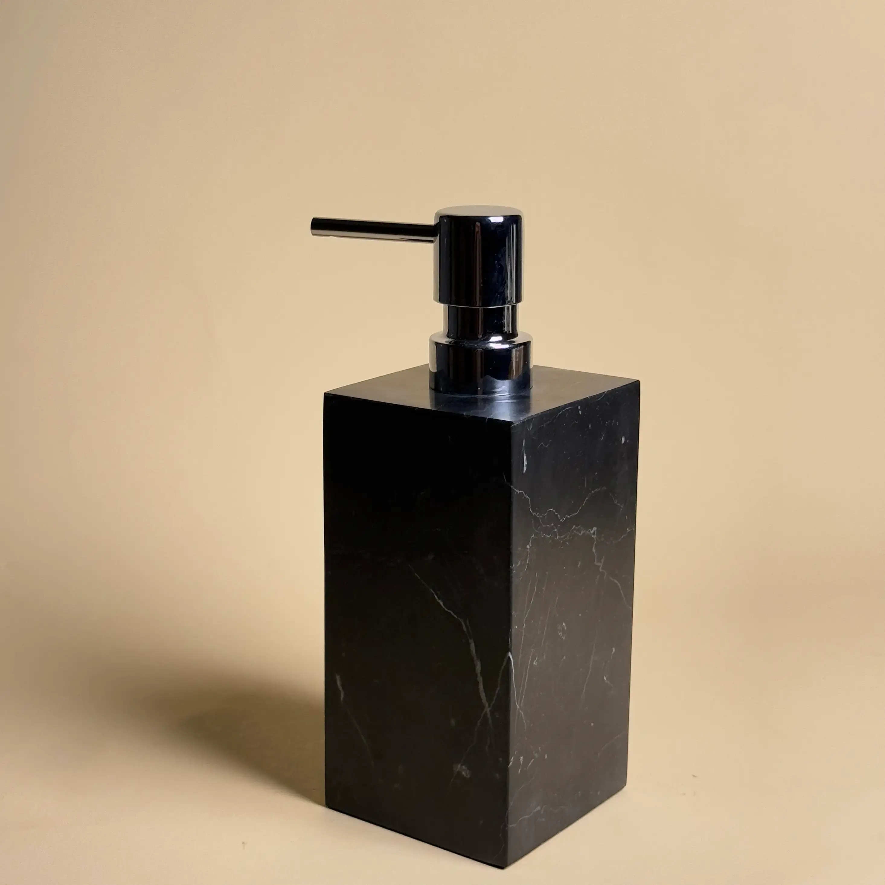 Ensemble d'accessoires Salle de Bain Carré, Petra, Marbre Nero Marquina, Pompe Chromée