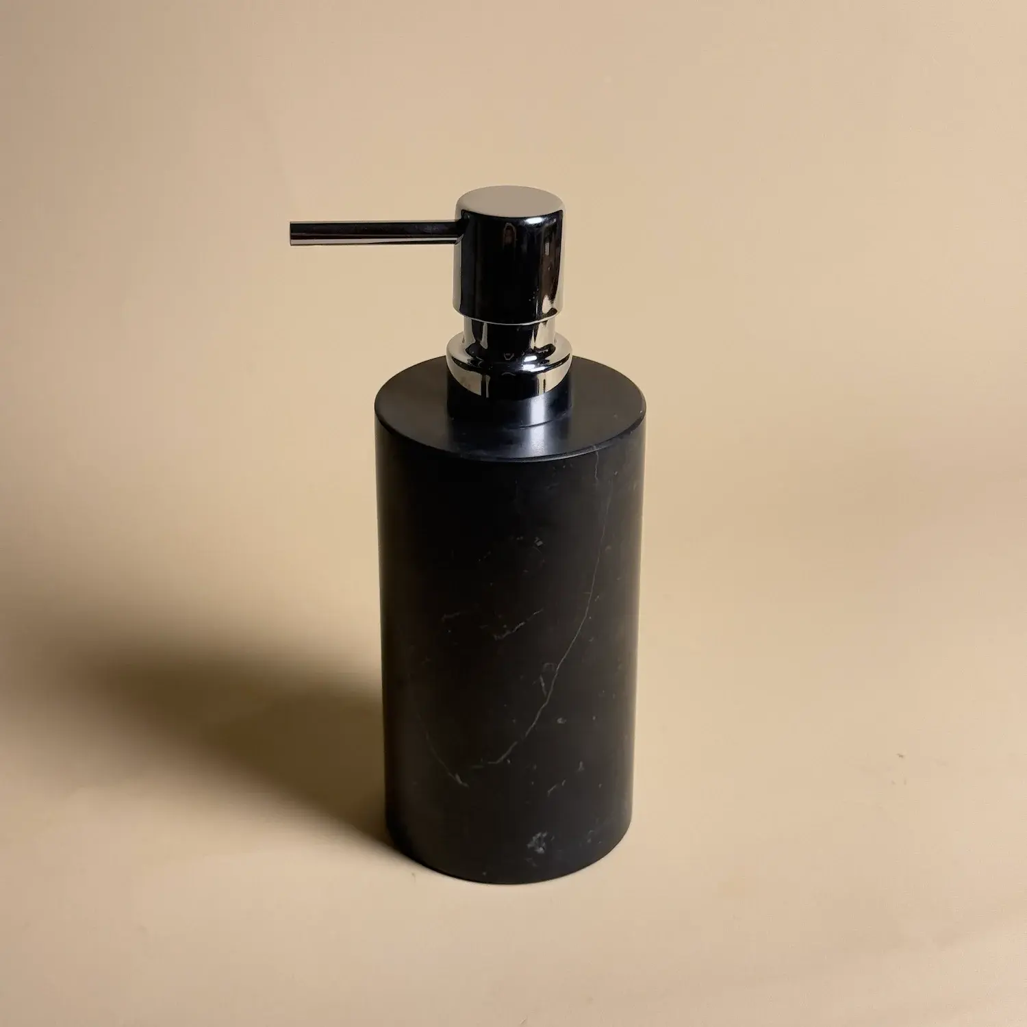 Ensemble d'accessoires Salle de Bain rond , Petra , Marbre Nero Marquina, Pompe Chromée