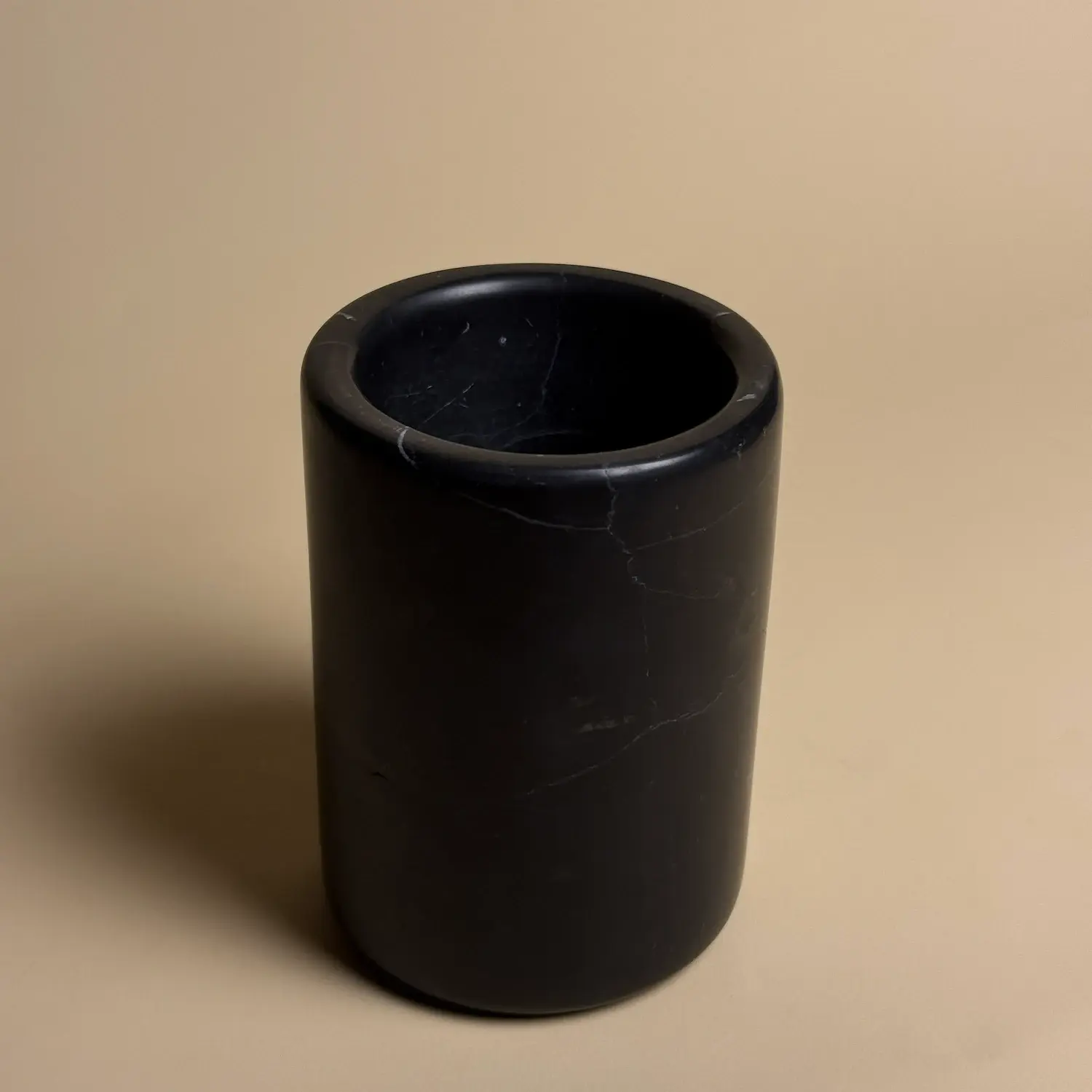 Ensemble d'accessoires Salle de Bain rond , Petra , Marbre Nero Marquina, Pompe Dorée Brossée