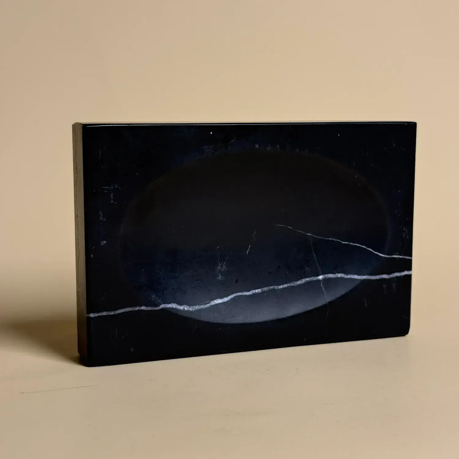 Ensemble d'accessoires Salle de Bain rond , Petra , Marbre Nero Marquina, Pompe Dorée Brossée