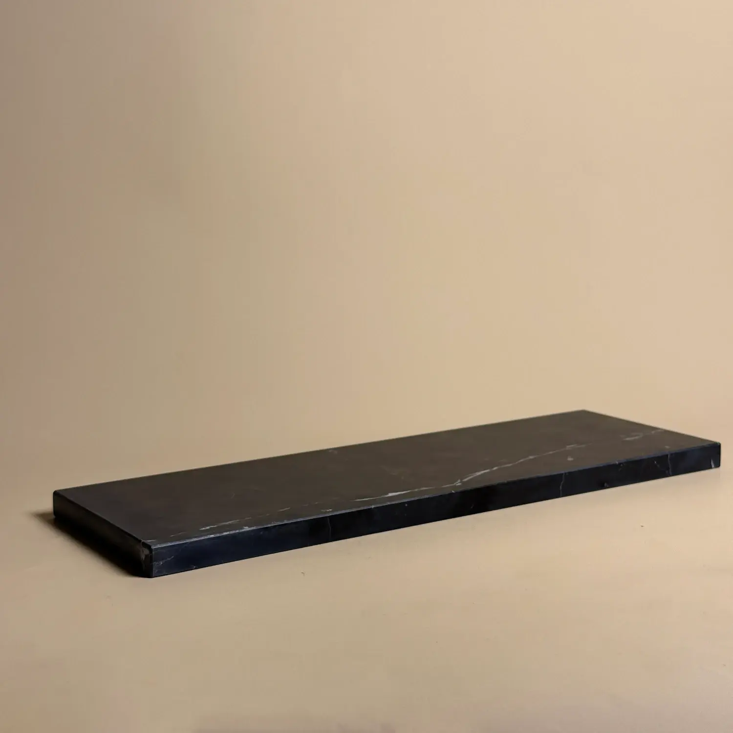 Ensemble d'accessoires Salle de Bain rond , Petra , Marbre Nero Marquina, Pompe Dorée Brossée