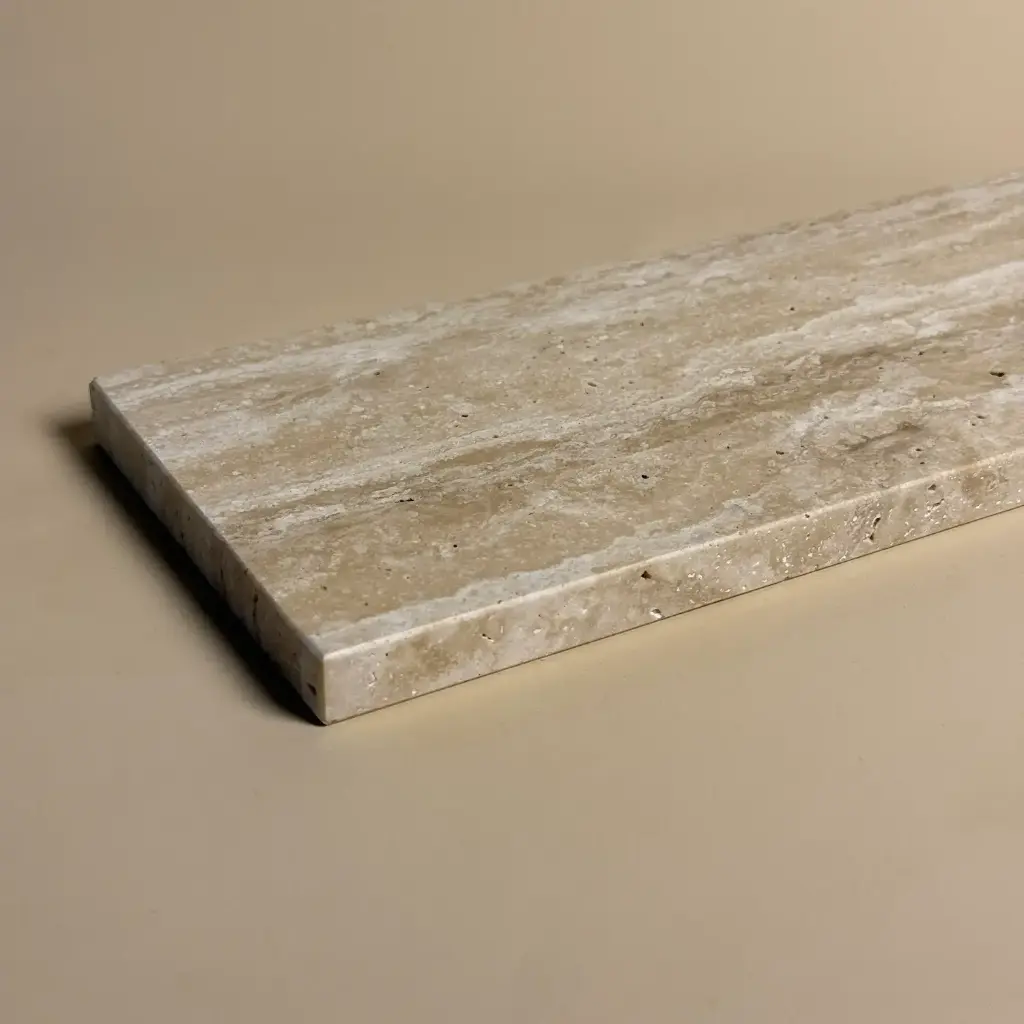 plateau-detail-travertin-beige-petra-masalledebain.webp