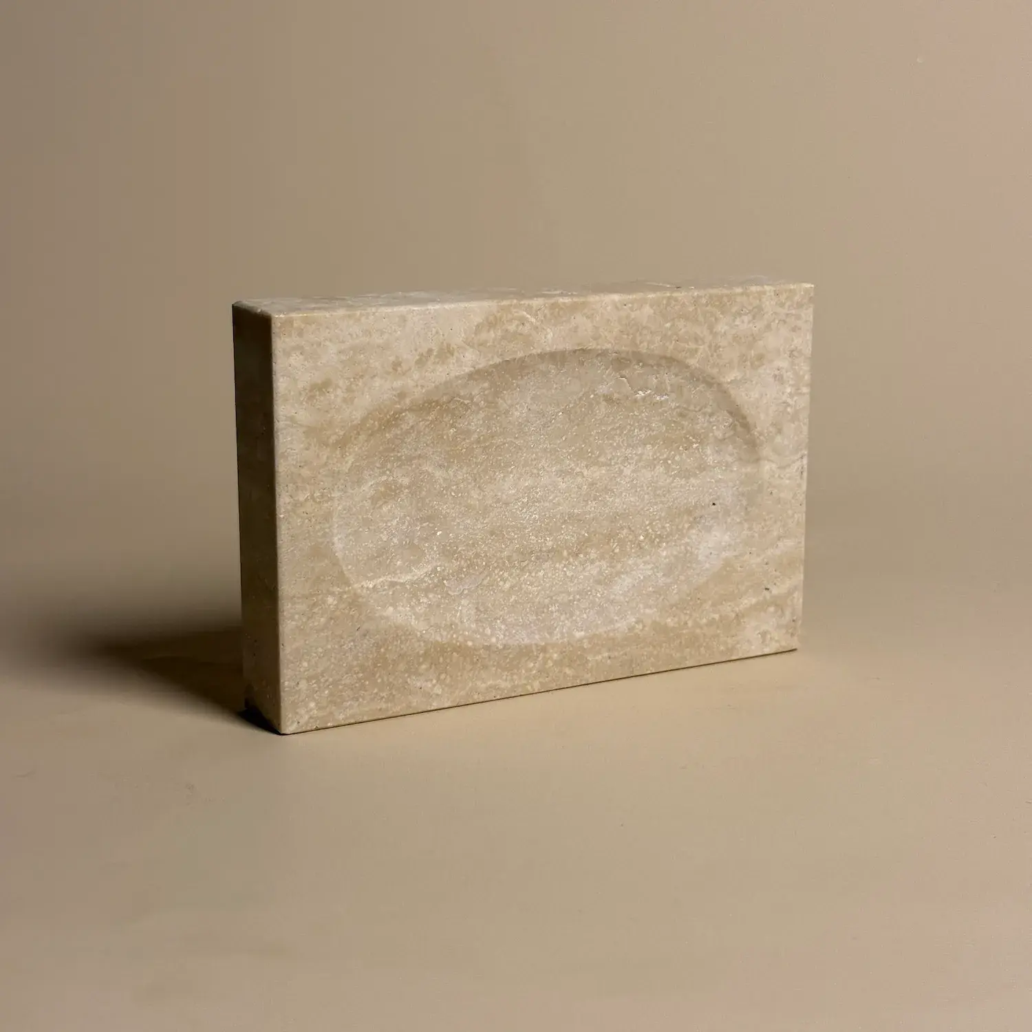 Ensemble Accessoires Salle de Bain Rond, Petra , Travertin Beige, Pompe dorée brossée 