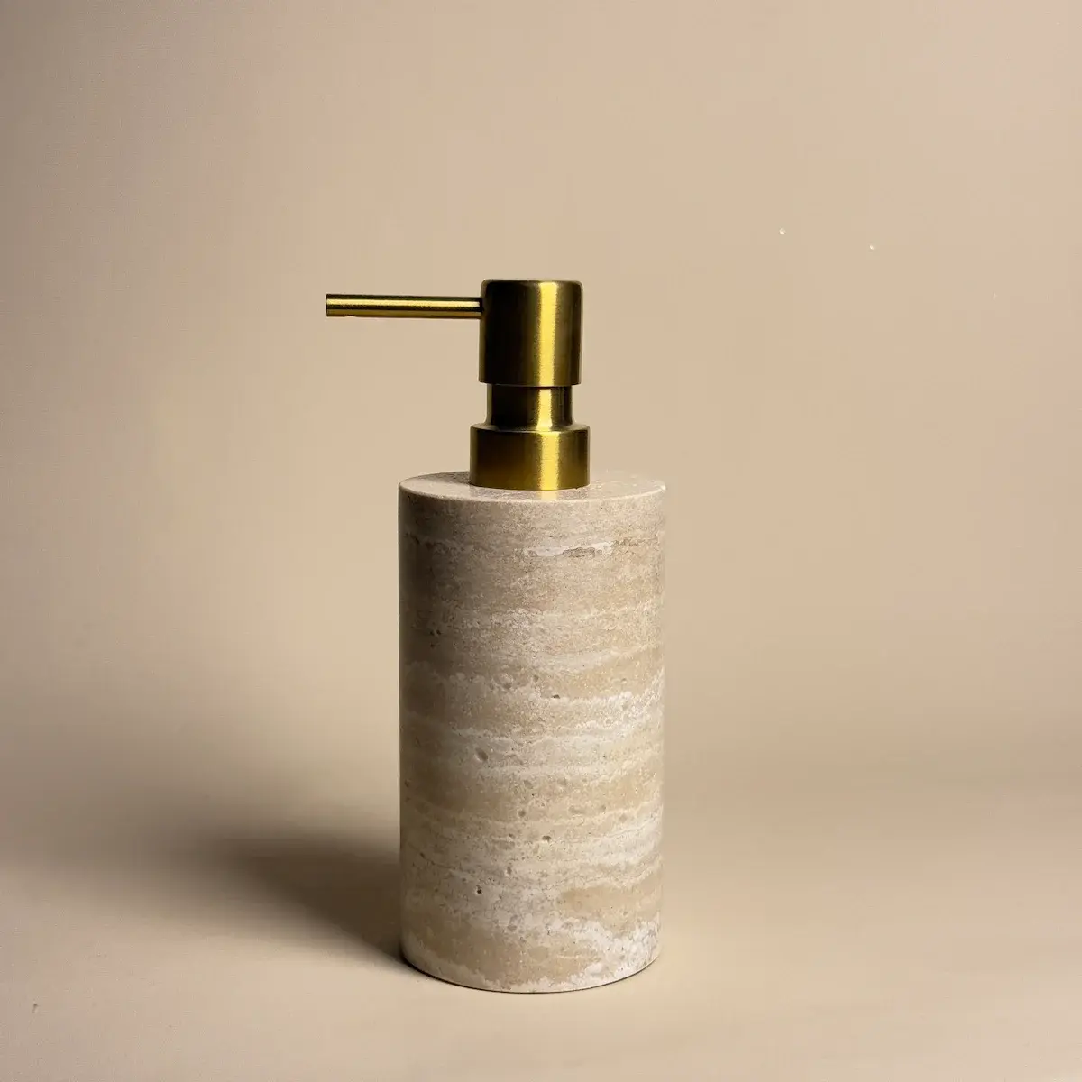 Ensemble Accessoires Salle de Bain Rond, Petra , Travertin Beige, Pompe dorée brossée 